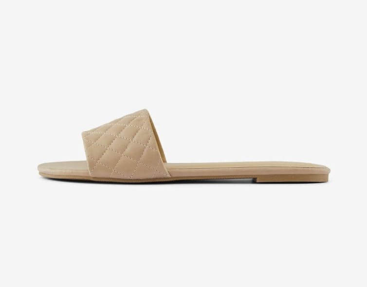 https://imgix.billedbladet.dk/2025-06-23/sandal.png