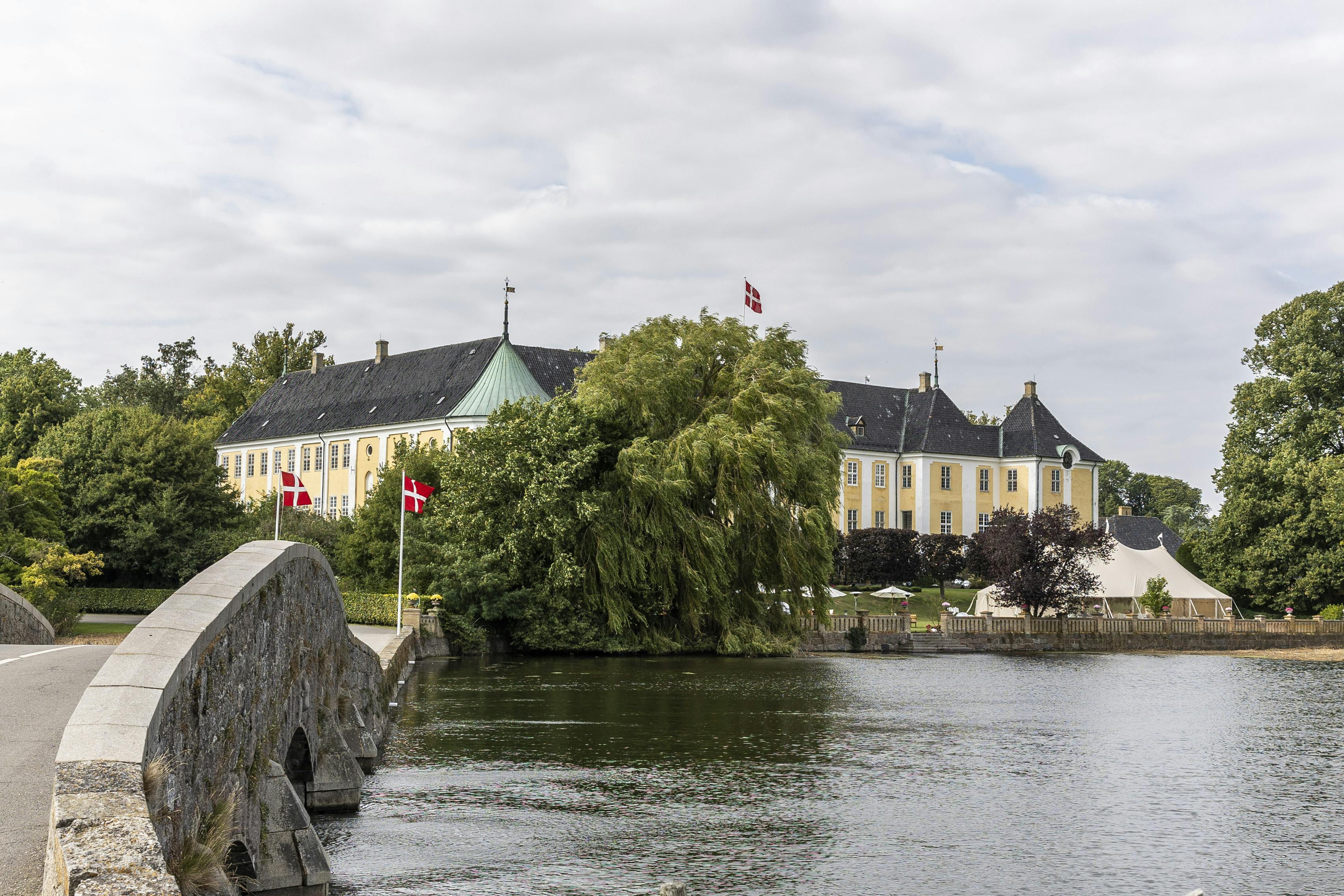 https://imgix.billedbladet.dk/2025-06-24/20240824-MR-SOLO-BB-Gavno-slot--Pressefotograf-Mikael-Rieck.jpg