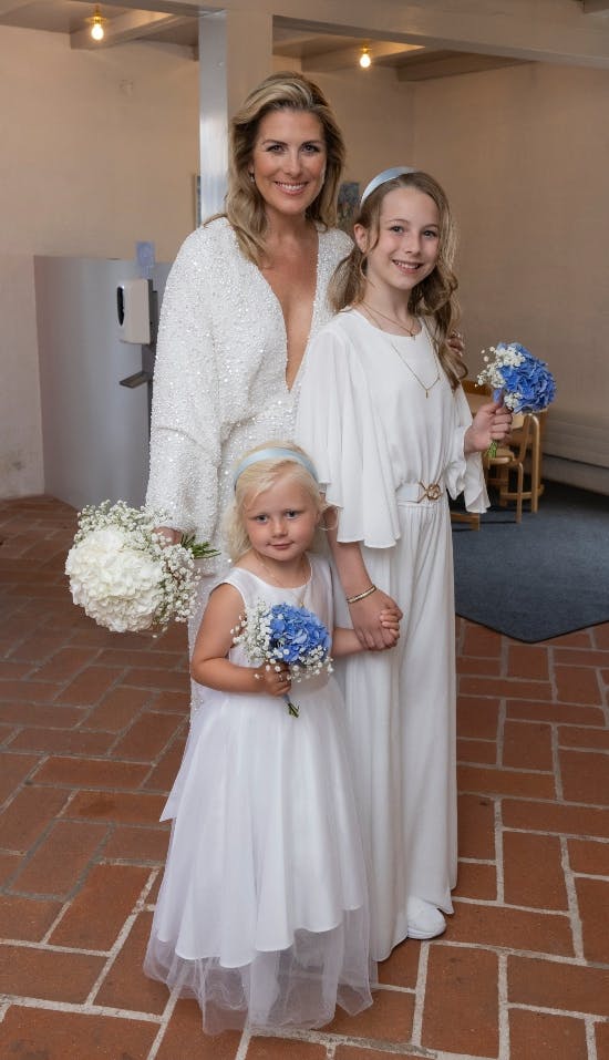 Vickie Jo med sine to fine brudepiger, Malou og Isabelle.