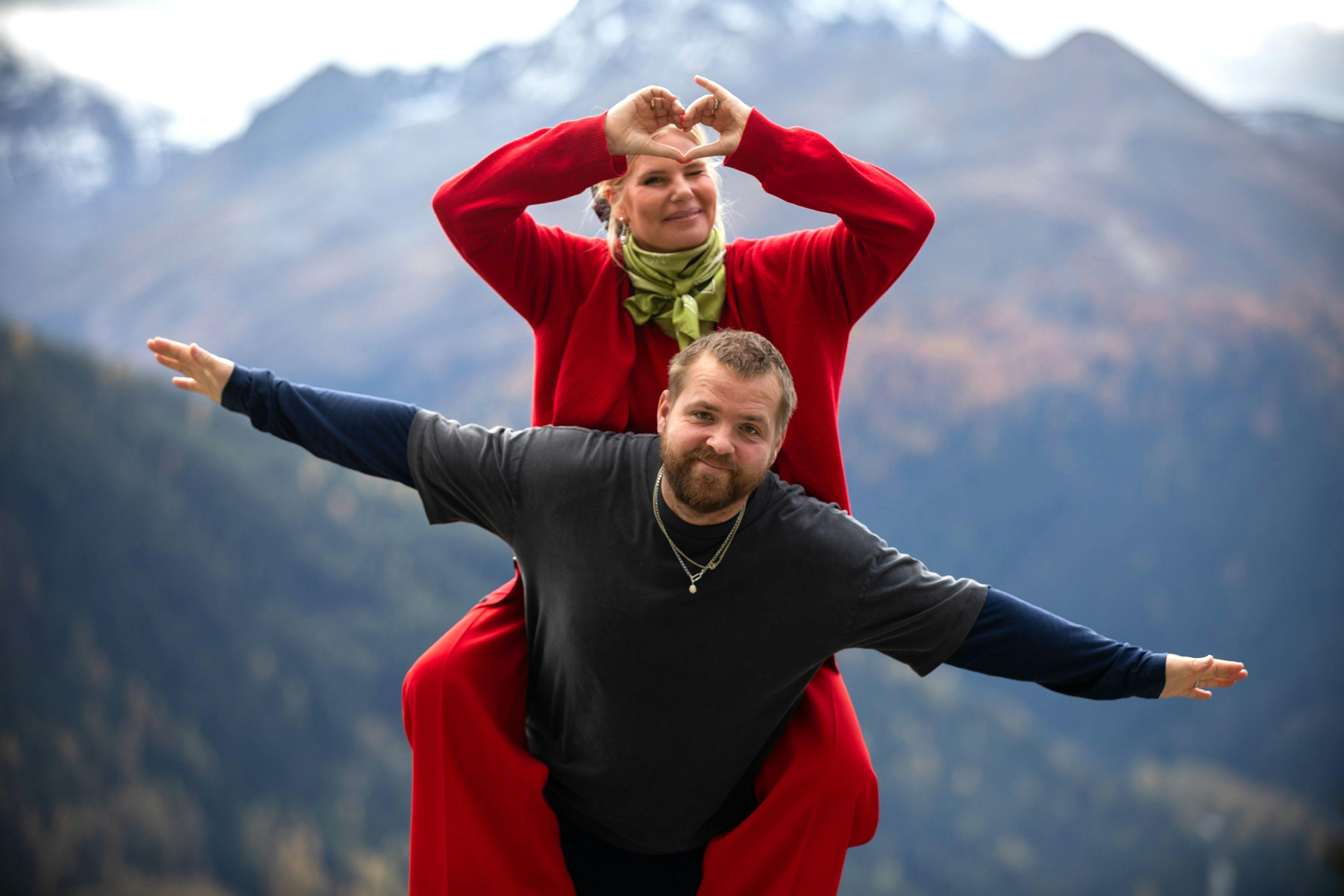 Første sæson af Hotel Romantik, hvor ægteparret Sofie Linde og Joakim Ingversen er værter.Programmet er optaget i Schweiz