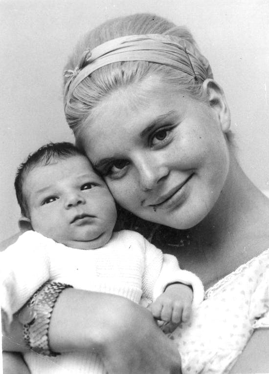 Lone Hertz med lille Tomas.