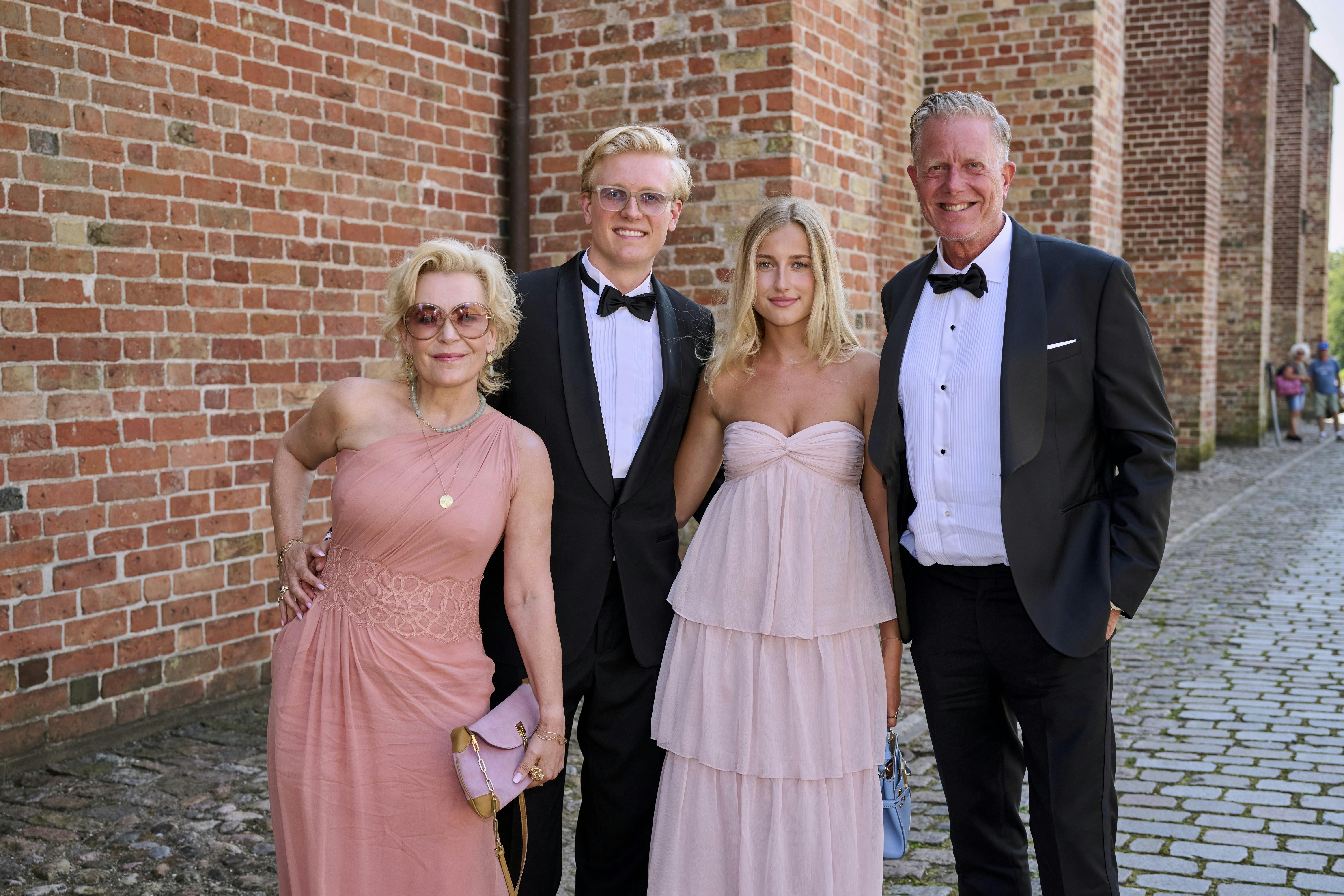 Opgavebeskrivelse: Nicolai Zobel bryllupSted: Maribo Domkirke, MariboFotograf: Lars H. LaursenJournalist: Marianne SingerDato: 2025.06.21