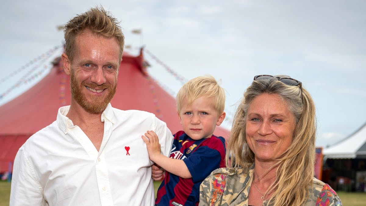 Tobias Hansen og hustruen, Kristina, med deres yngste, sønnen Mio. 