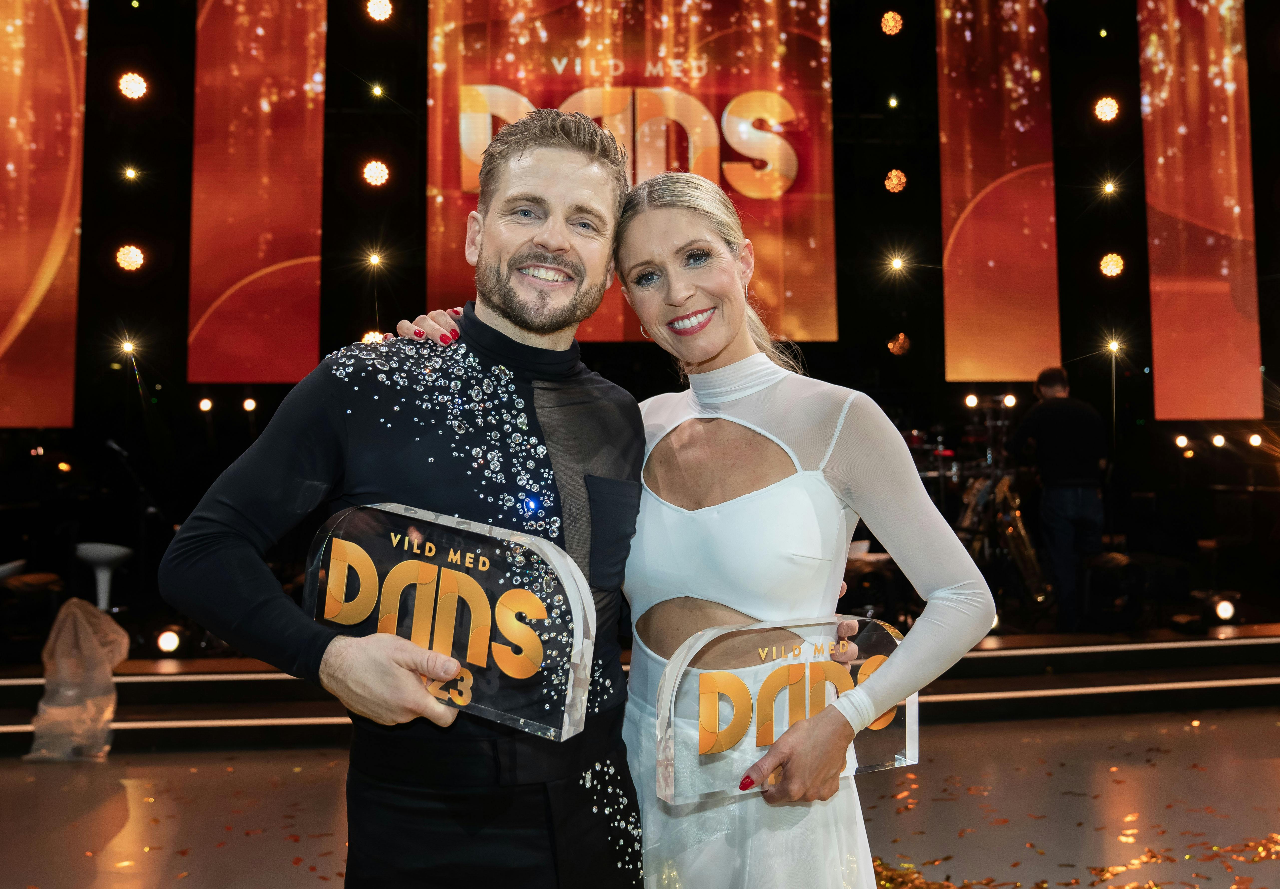 OPGAVE: Finalen i Vild med dans 2023Her årets vindere: Kasper Fisker & Karina FrimodtSTED: Forum HorsensJOURNALIST: Karina Didriksen, Nikolaj Bonde, Line Lei og Helle Skram de FriesFOTOGRAF: Hanne JuulDATO: 20231124