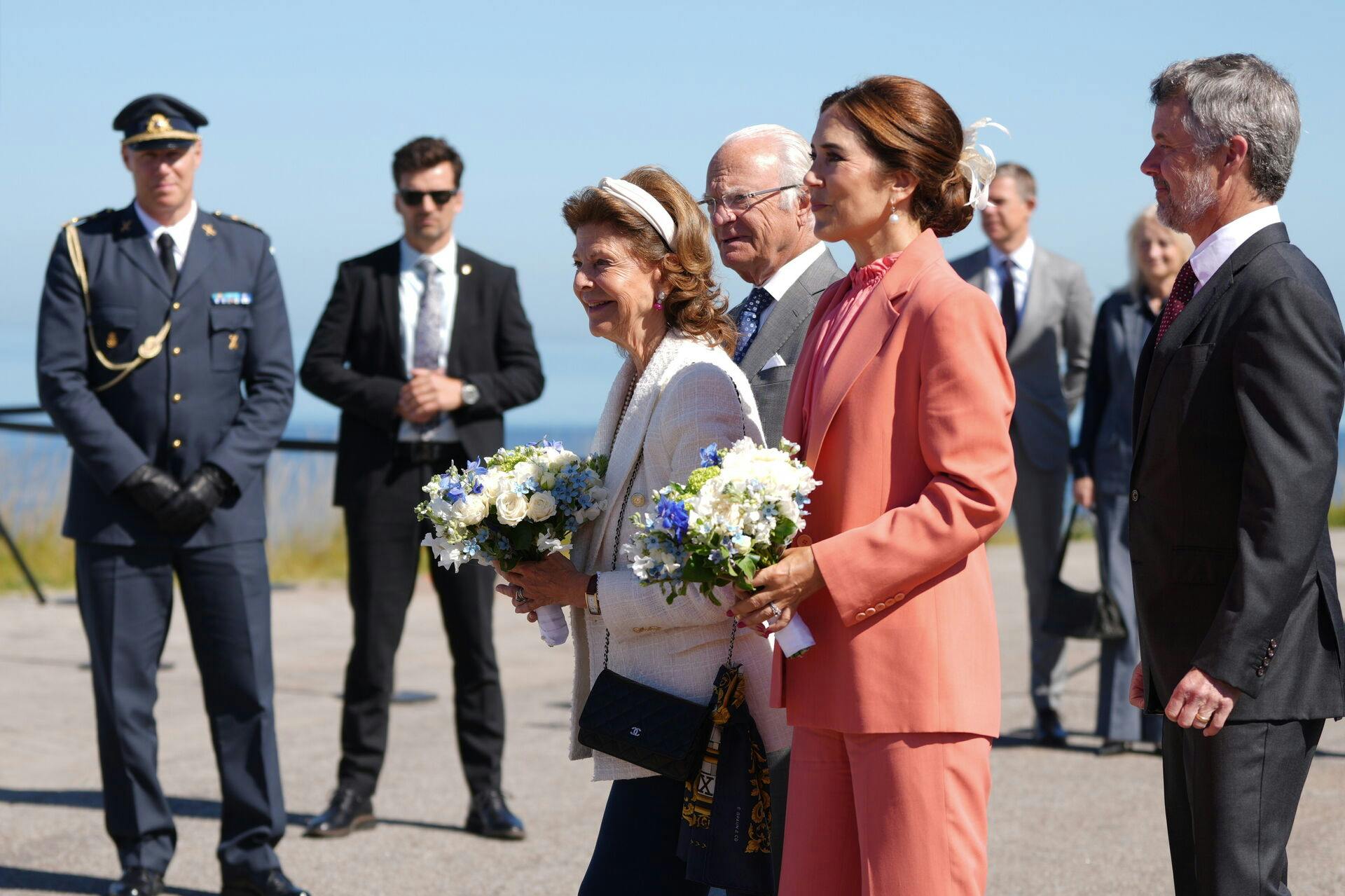 Det danske og det svenske kongepar mødes ved Øresundsbroens 25-års jubilæum tirsdag den 1. juli 2025.