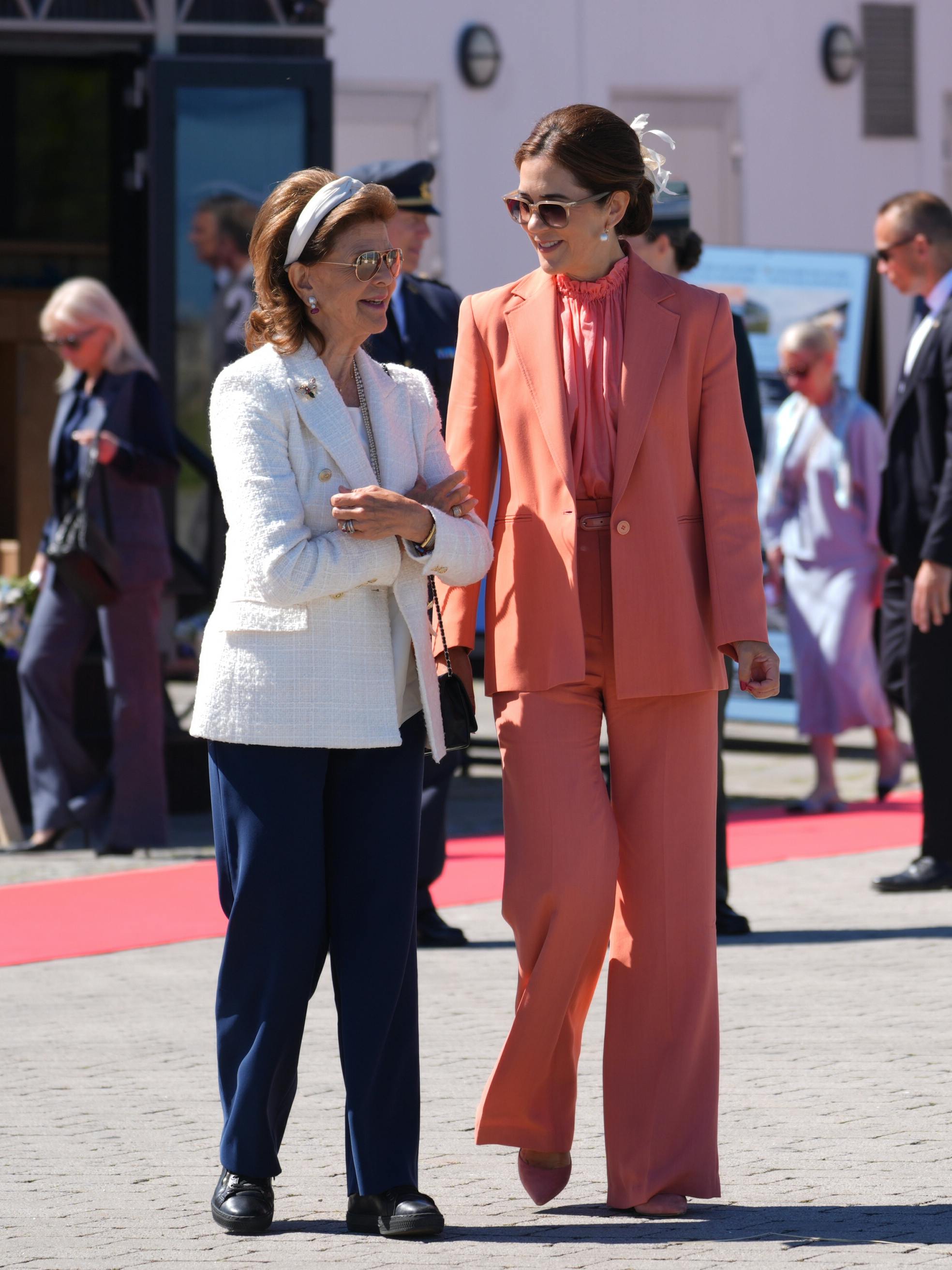 Dronning Silvia og dronning Mary.