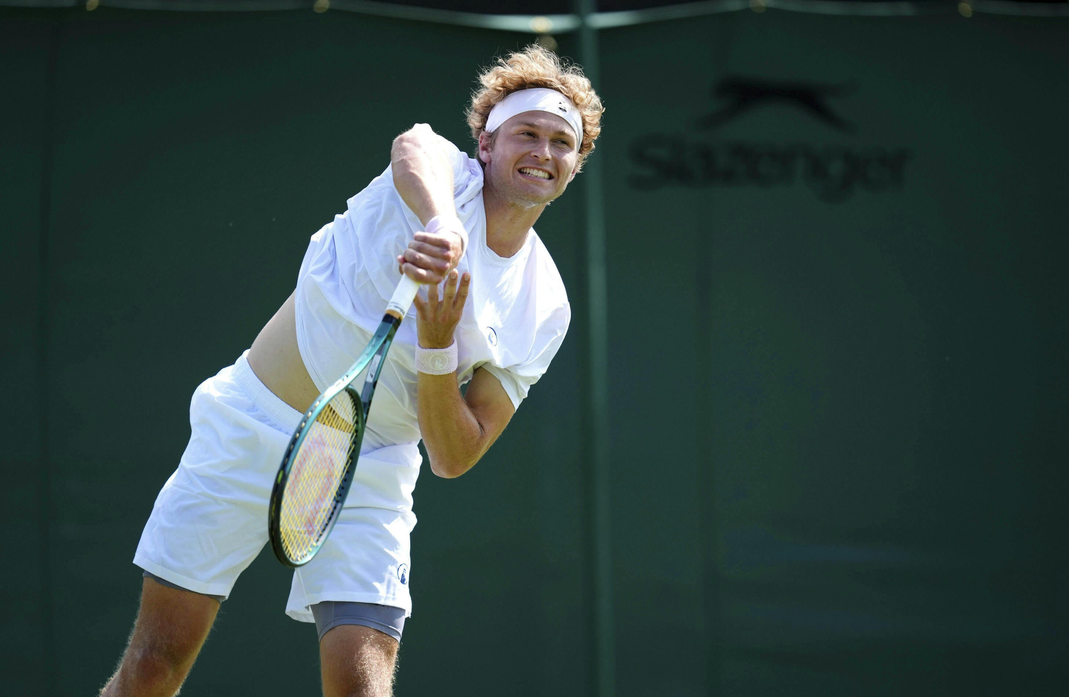 August Holmgren i aktion ved Wimbledon.