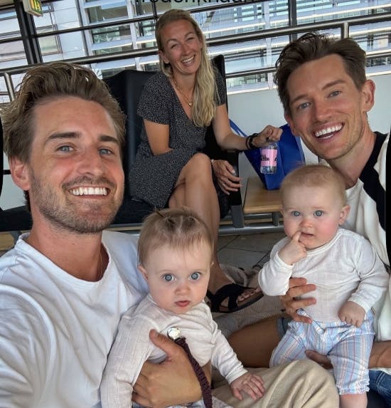 Frederik Haun med Emma og Morten Kjeldgaard med Nora og i baggrunden Nanna Brandt.