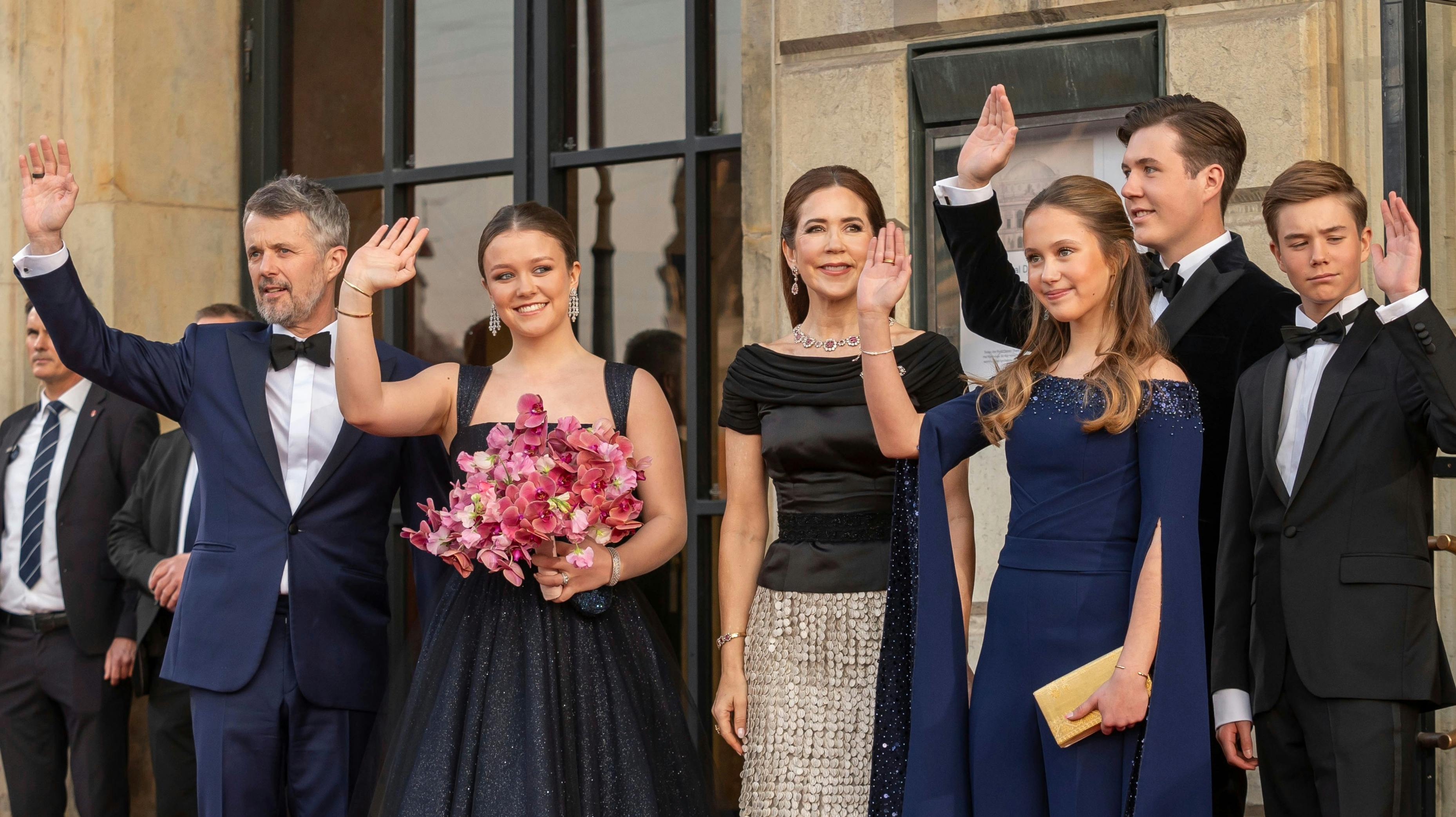 Kong Frederik, prinsesse Isabella, dronning Mary, kronprins Christian, prinsesse Josephine og prins Vincent. 