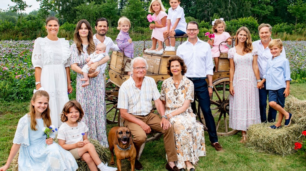 Sommerfoto af den svenske kongefamilie fra 2021