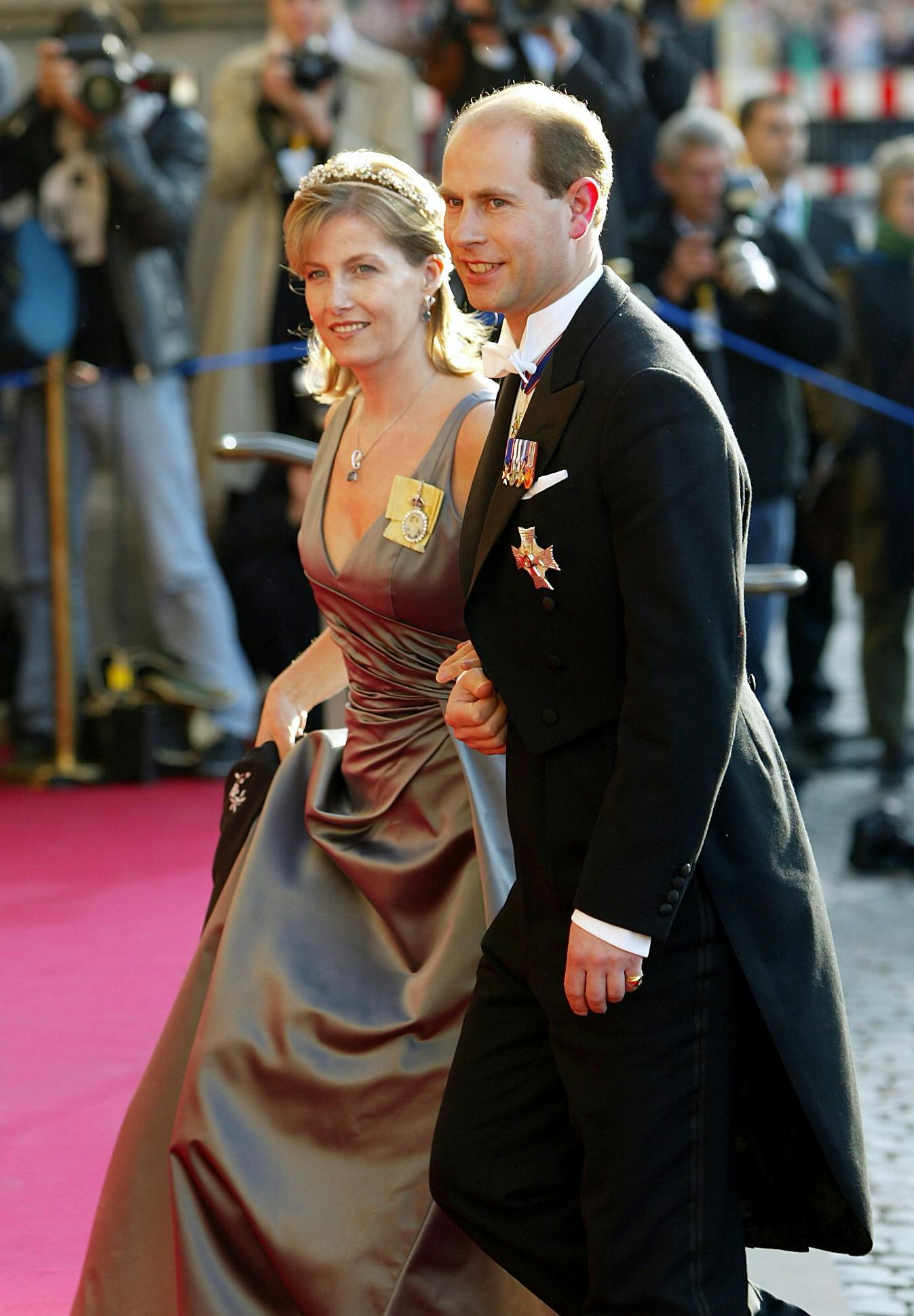 Hertuginde Sophie af Wessex og prins Edward af England ankommer til Det Kongelige Teater. til festforestilling for det vordende brudepar kronprins Frederik og Mary Elizabeth Donaldson.