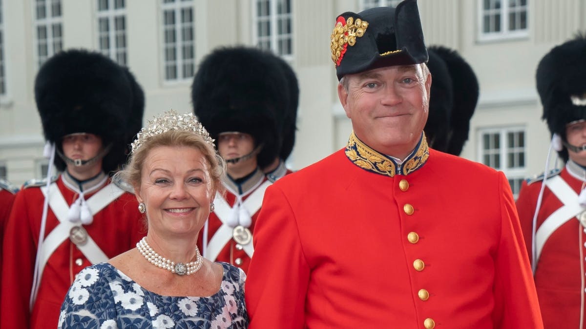 Grev Christian Ahlefeldt-Laurvig og grevinde Mette Ahlefeldt-Laurvig ved dronning Margrethes regeringsjubilæumsfejring i 2022.