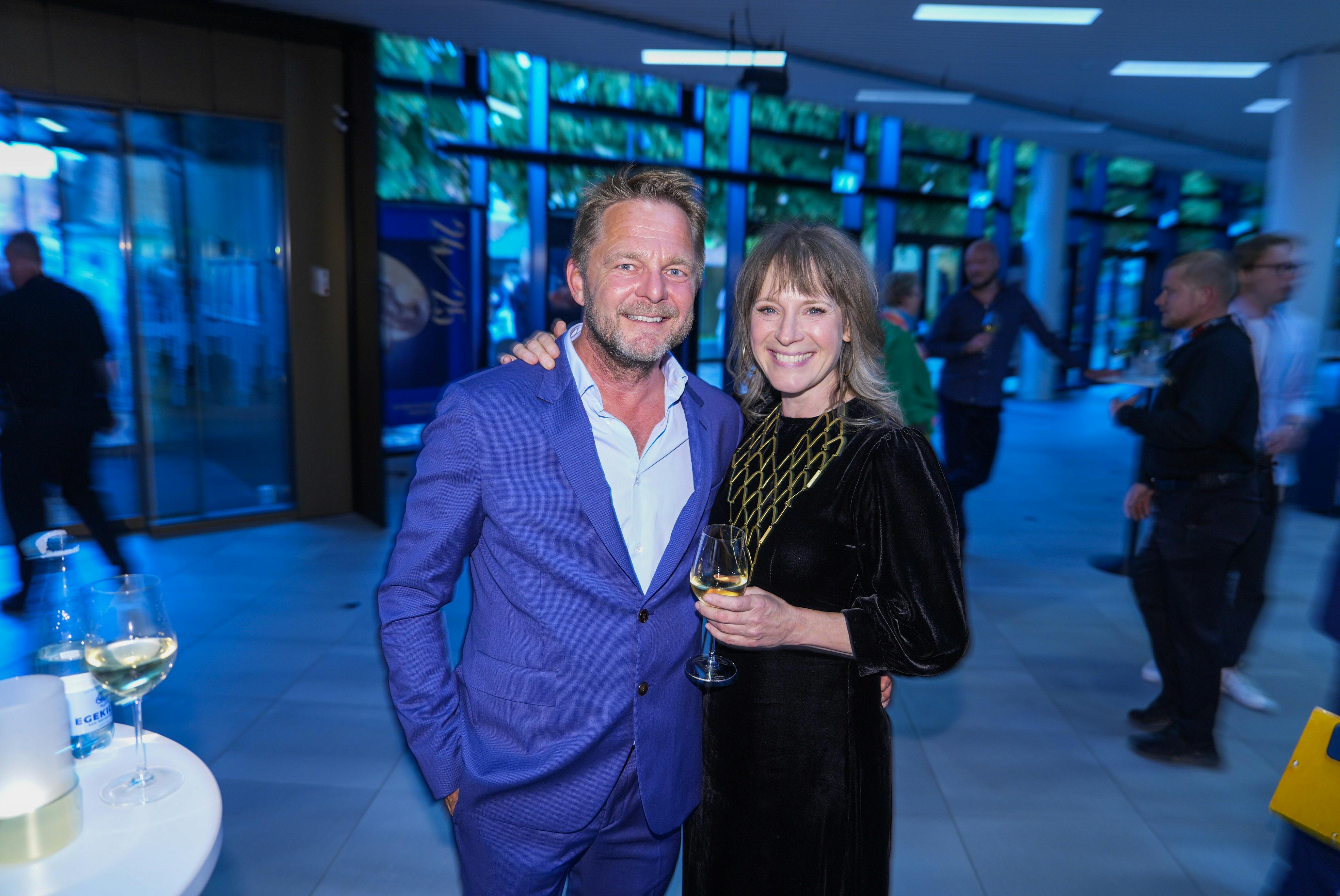 Claus Bindslev med Iben Hjejle.