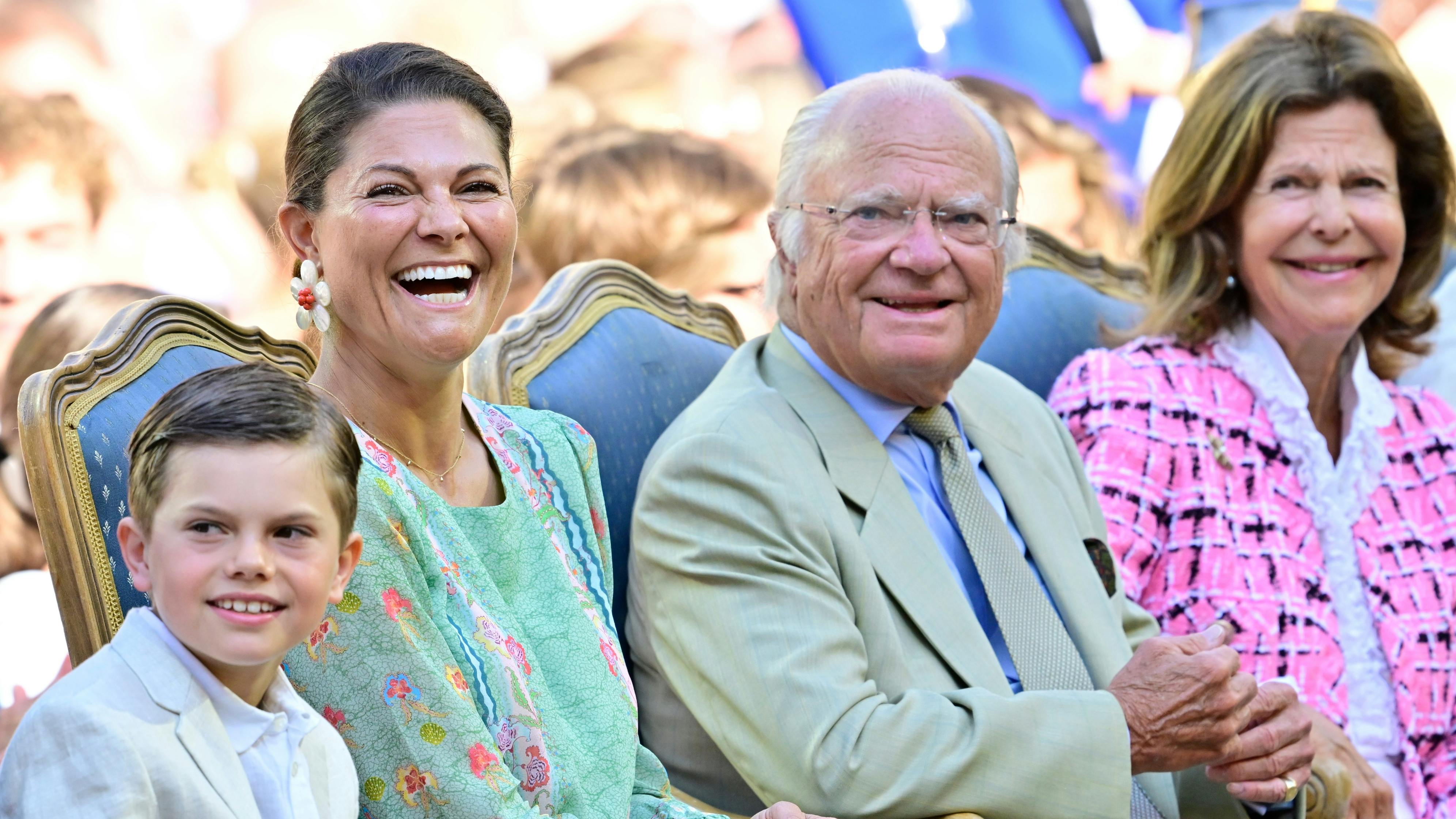 Prins Oscar, kronprinsesse Victoria, kong Carl Gustaf og dronning Silvia.&nbsp;