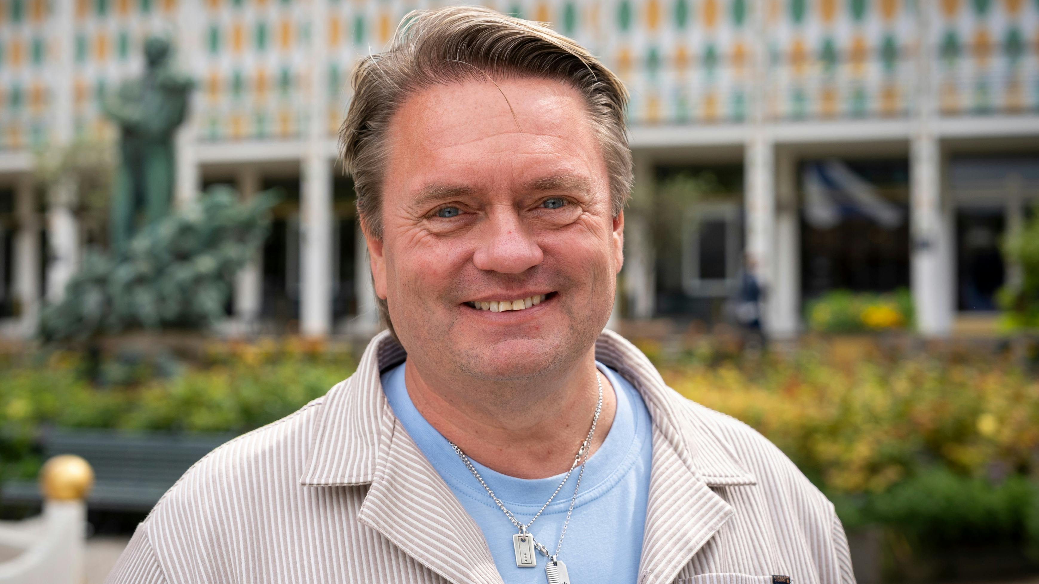 Johnny Hansen.