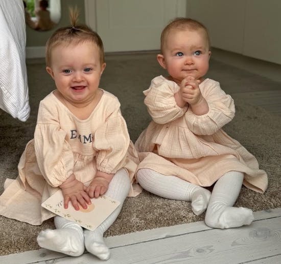 Emma og Nora.