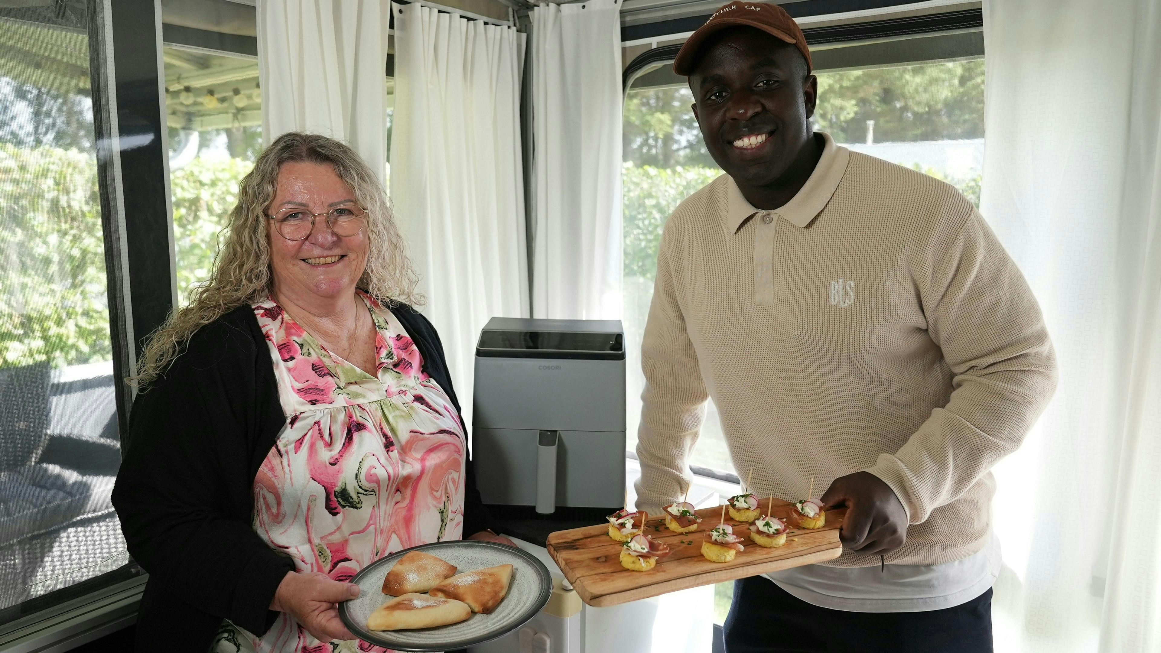 Britt og Melvin Kakooza i "Helt sort" 2025