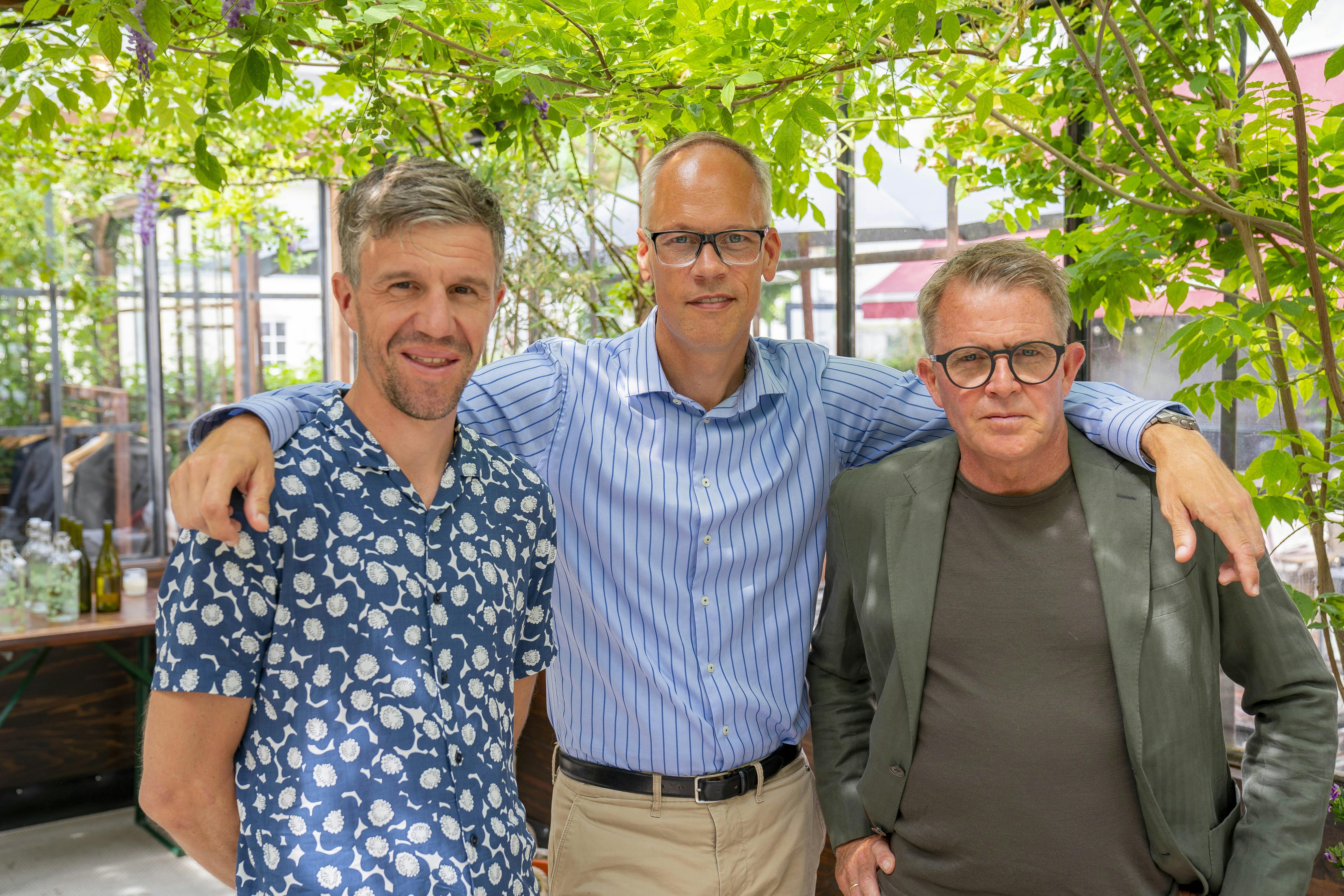 TV2 afholder pressemøde i forbindelse med deres dækning af Tour de France, der begynder den 26. juni. I anledning af årets Tour de France, samler vi hele Tour-holdet fra TV 2 til en presse-sommerbrunch inden de tager afsted mod Frankrig. Chris Anker Sørensen, Rolf Sørensen, Dennis Ritter, Thomas Kristensen, Henrik Jul Hansen og Rasmus Staghøj.