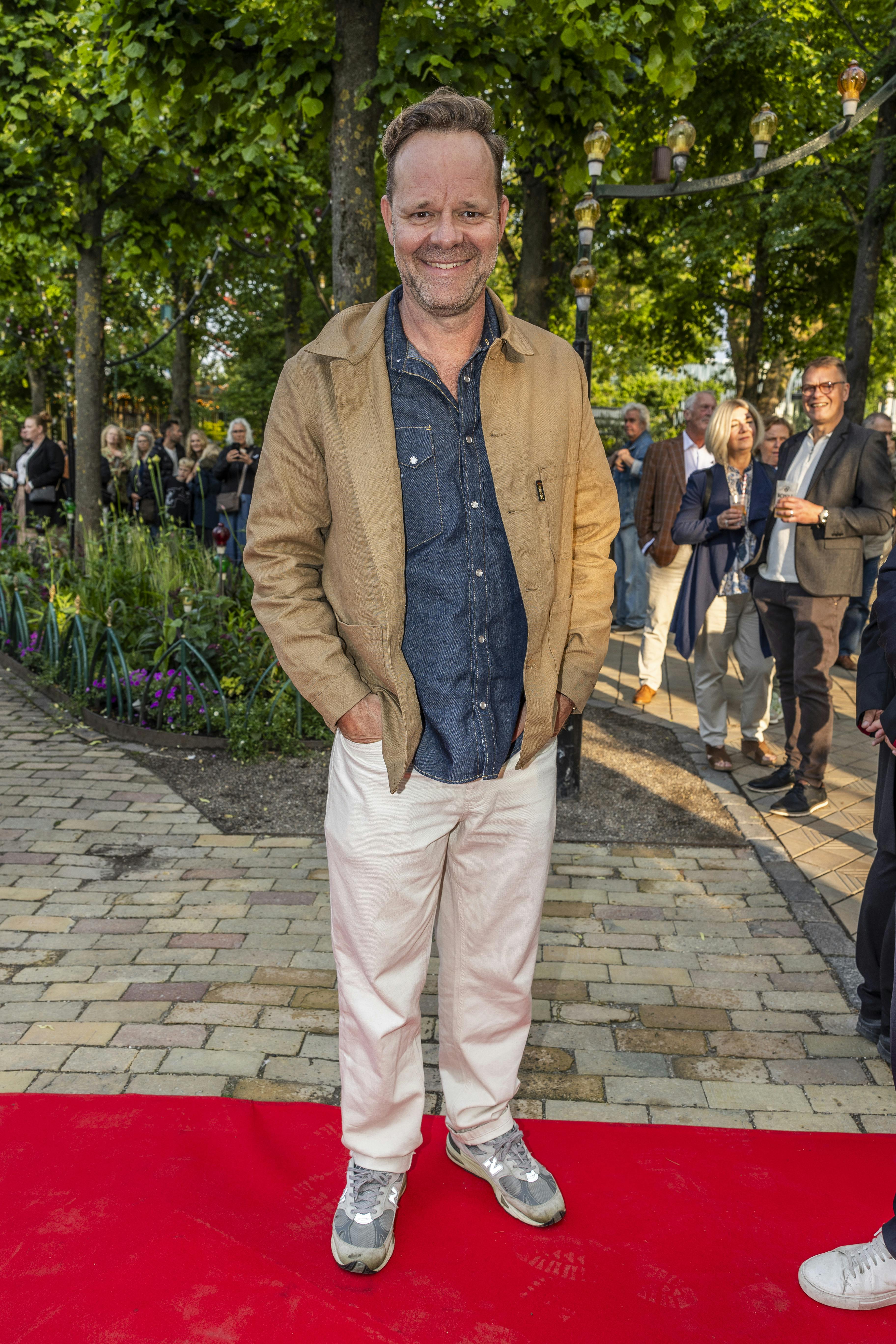 https://imgix.billedbladet.dk/2025-07-25/20250605-MR-Tivolirevyen---Pressefotograf-Mikael-Rieck_26.jpg