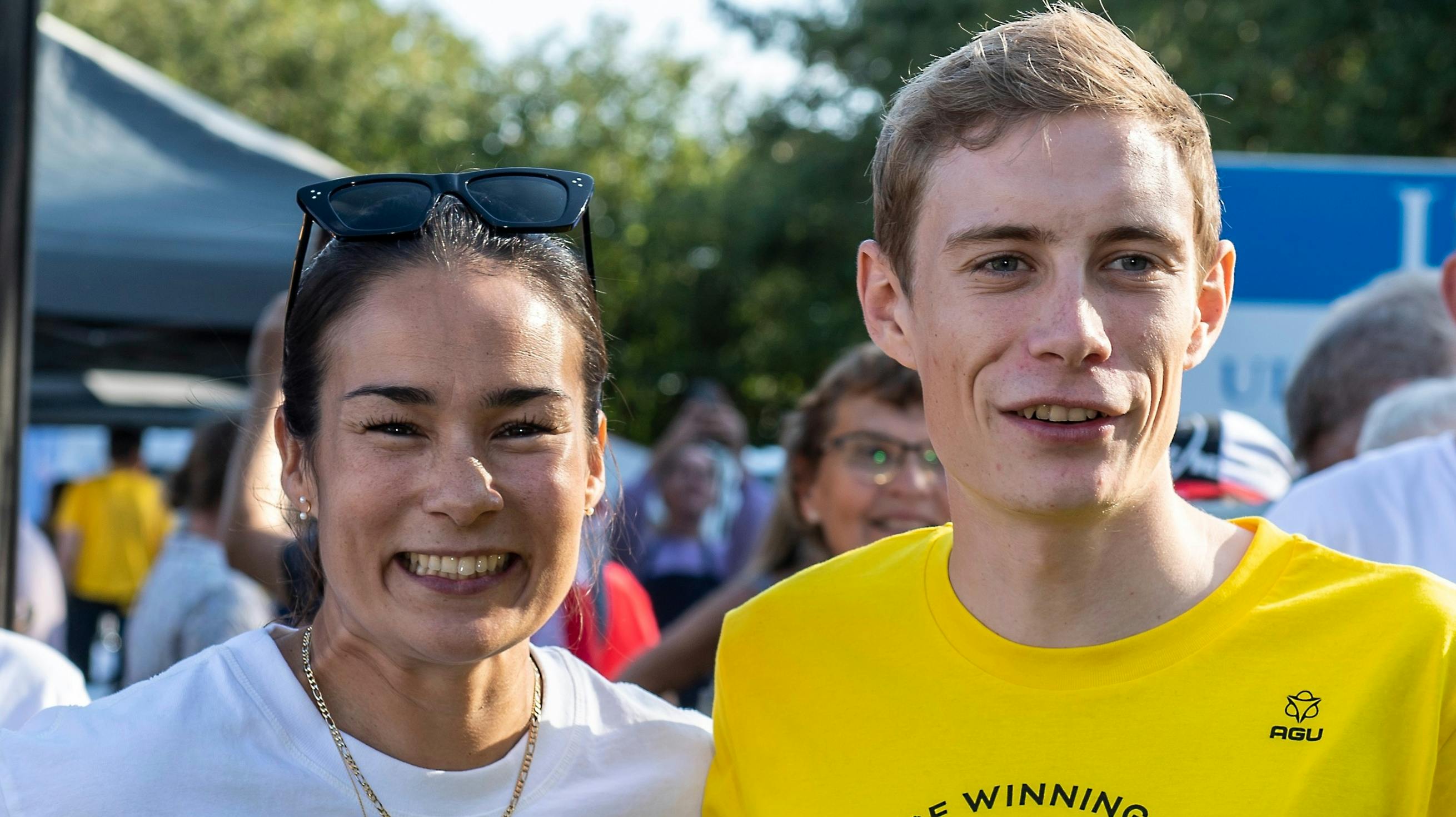 Jonas Vingegaard med hustruen Trine efter Tour de France-sejren i 2023.