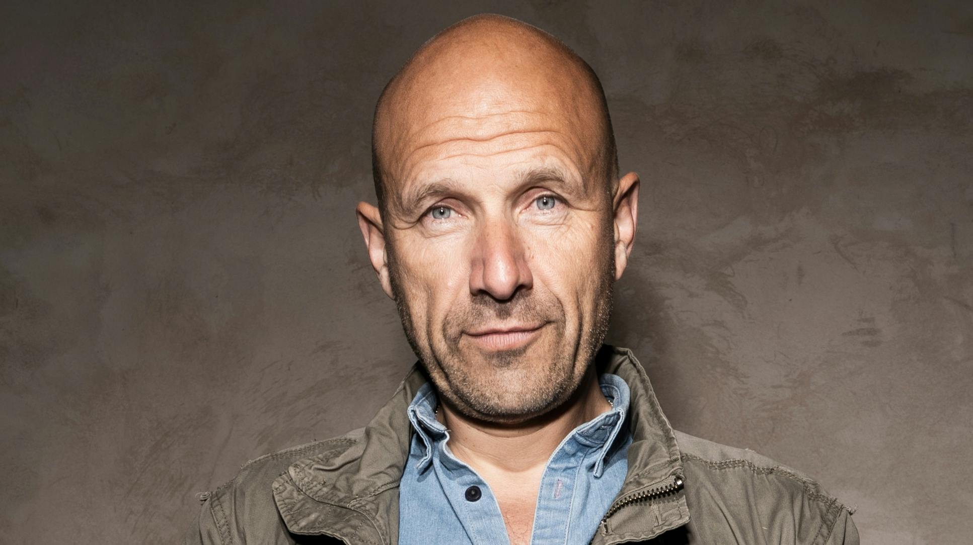 Adam Holm. 