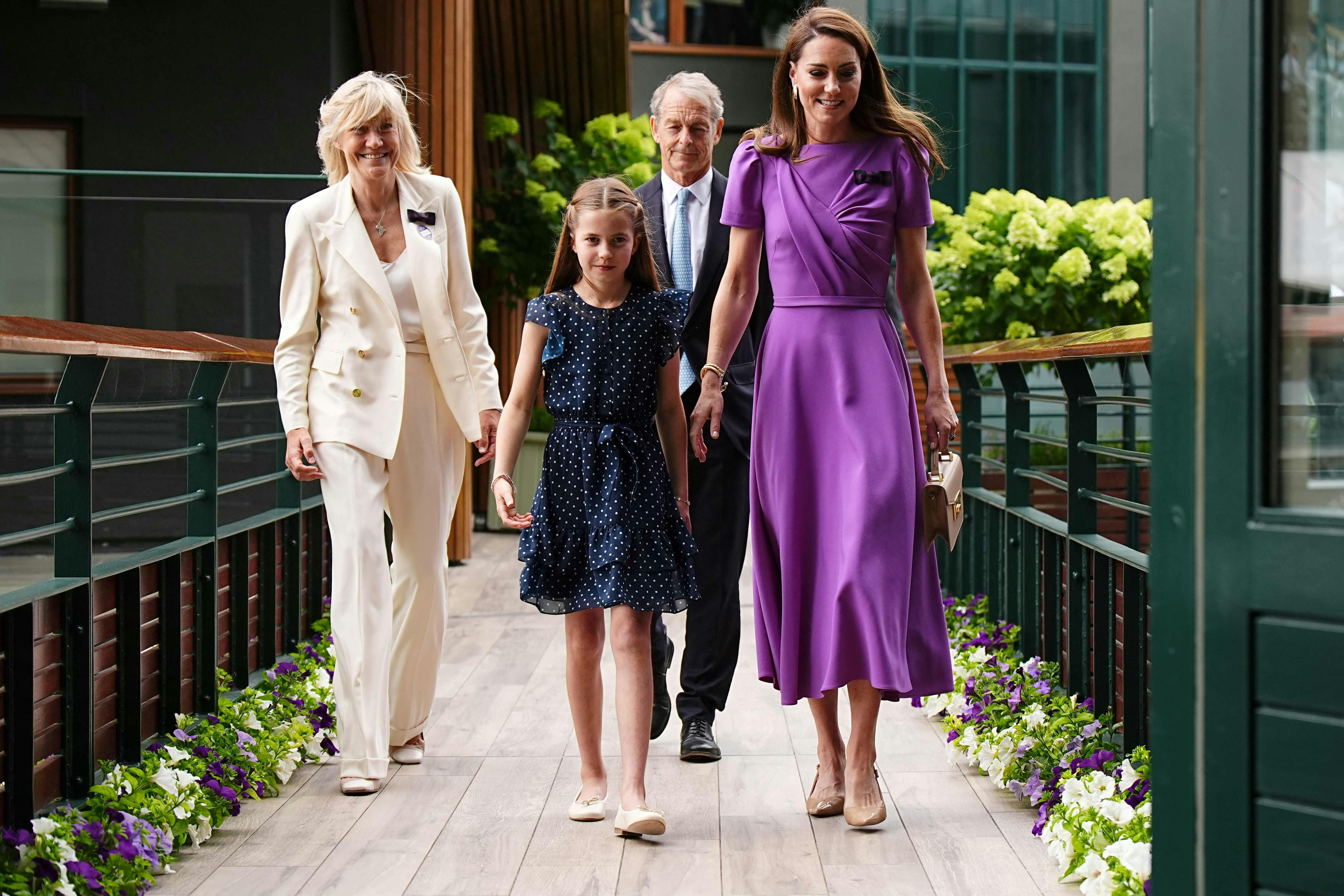 Britain's Catherine, Princess of Wales, (R) and her daughter Britain's Princess Charlotte of Wales (C) arrive to attend the men's singles final tennis match on the fourteenth day of the 2024 Wimbledon Championships at The All England Lawn Tennis and Croquet Club in Wimbledon, southwest London, on July 14, 2024. (Photo by Aaron Chown / POOL / AFP) / RESTRICTED TO EDITORIAL USE