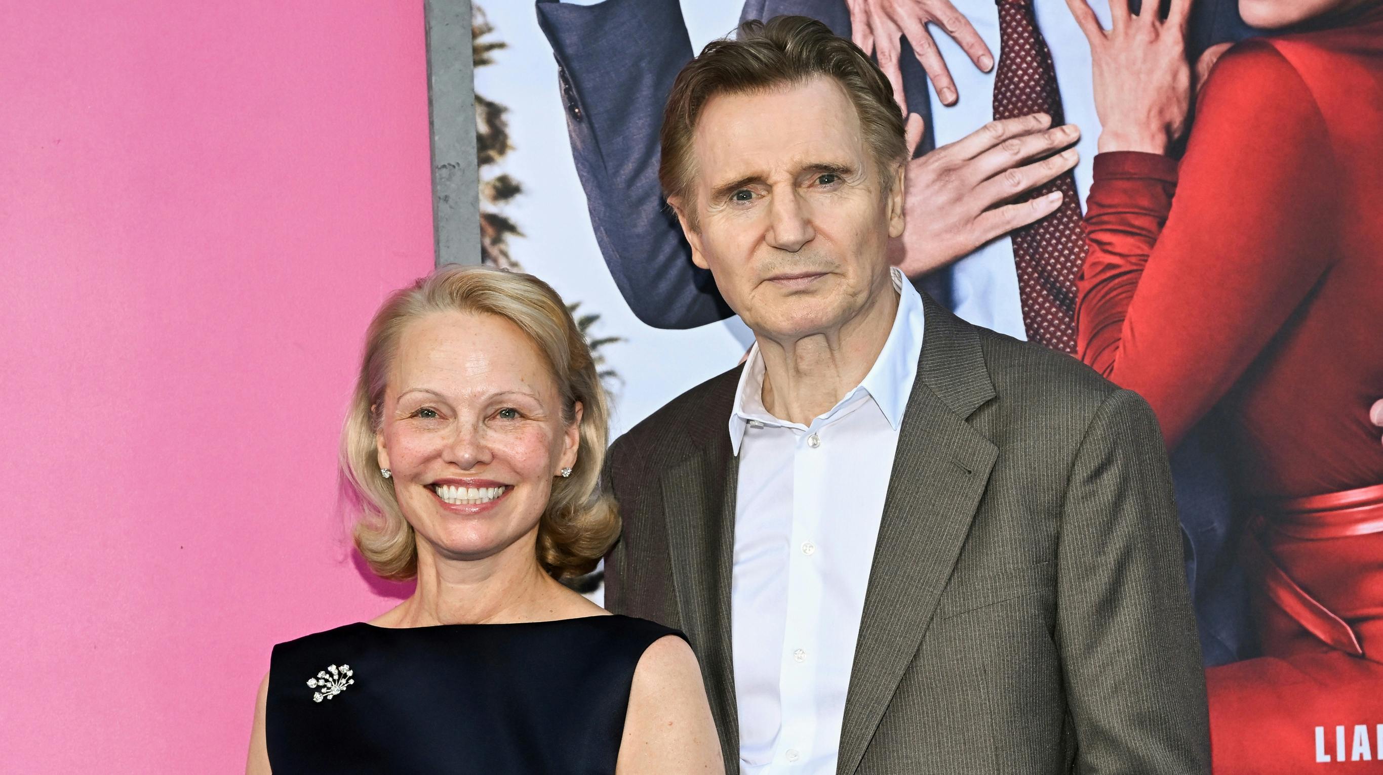 Pamela Anderson og Liam Neeson. 