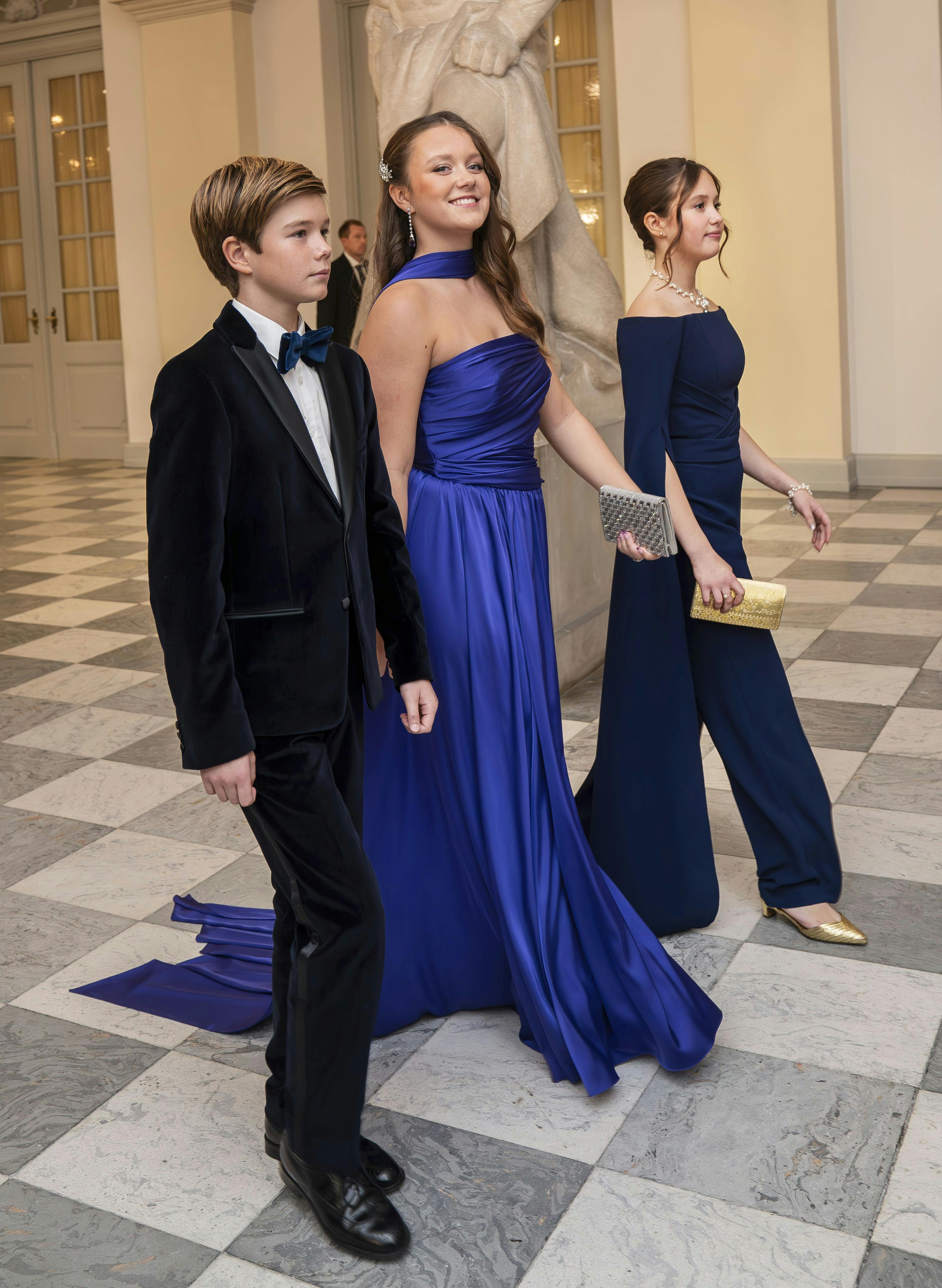OPGAVE: Prins Christian 18 år. Kongelige ankomster i Drabantsalen.Kronprins Frederik, Kronprinsesse Mary,Prins Christian, Prinsesse Isabella, Prins Vincent og Prinsesse JosephineSTED: Christiansborg SlotJOURNALIST: Jan Körner, Marianne Singer og Ulrik UlriksenFOTOGRAF: Hanne JuulDATO: 20231015
