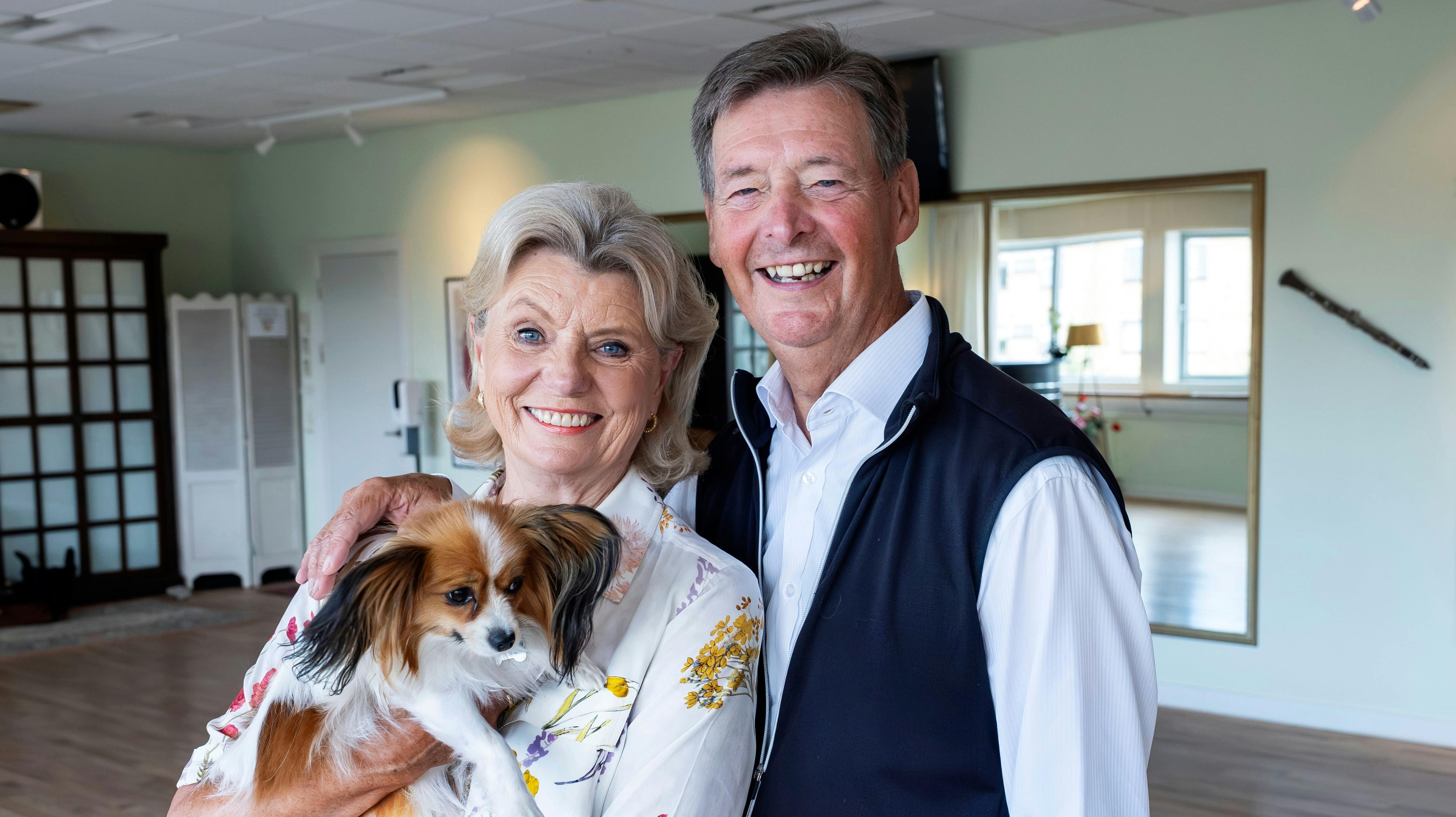 Anne og Hans-Henrik Laxholm med deres vovse Bella.