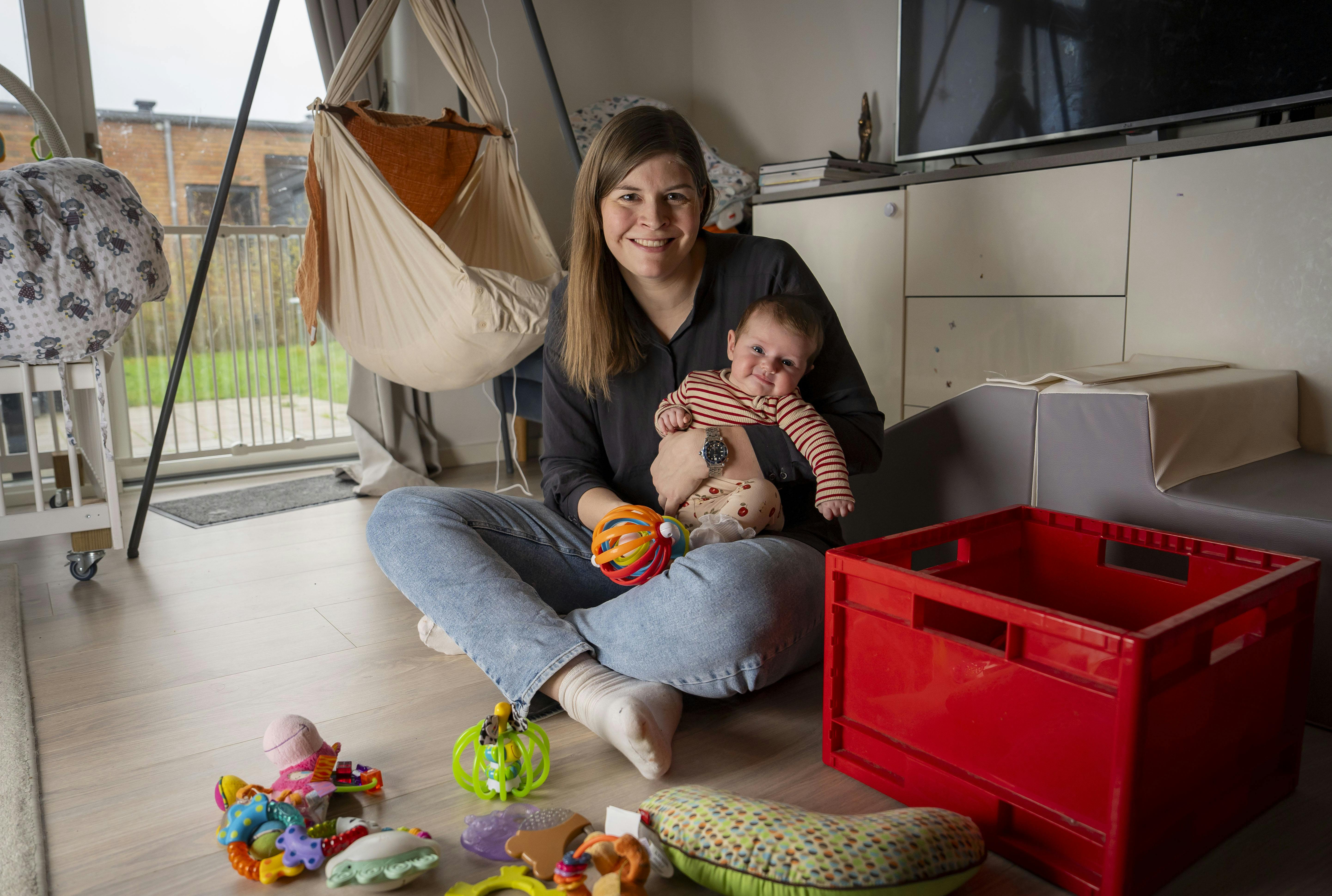Lotte Friis med datteren Aurora.