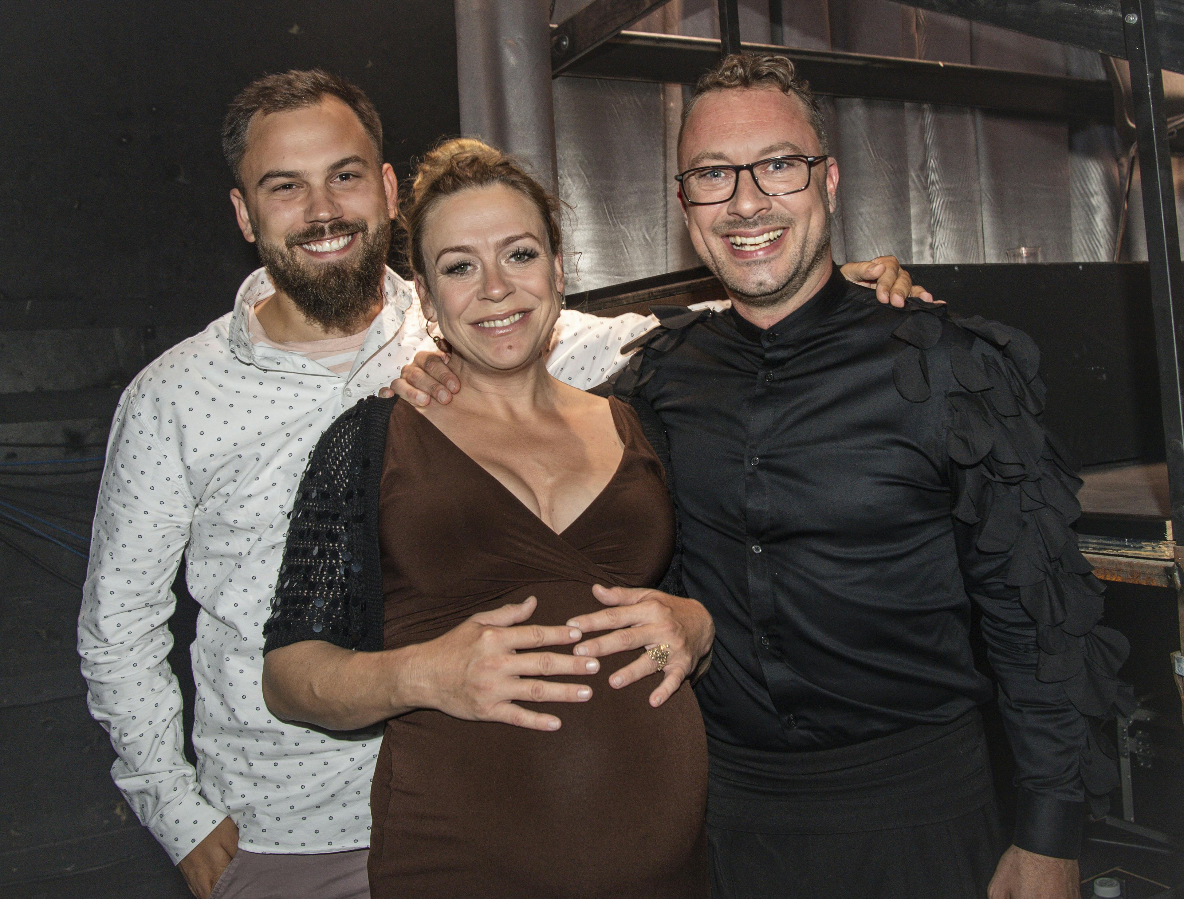 Anders og Jakob Fauerby med veninden Rebecca Sølvsteen, da hun ventede Anna.
