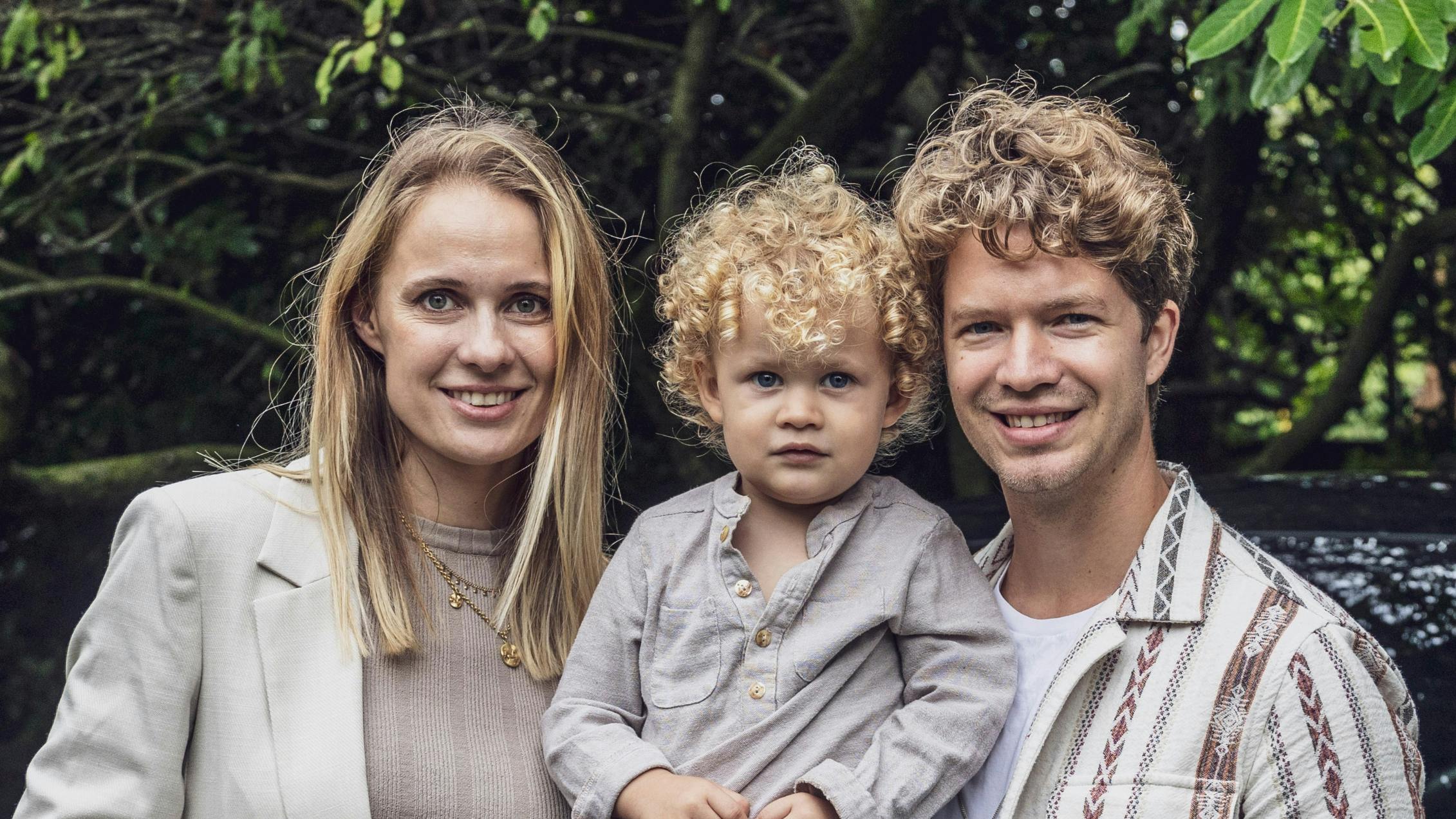 Karoline Brygmann og Elias Munk med sønnen Vester i 2021.