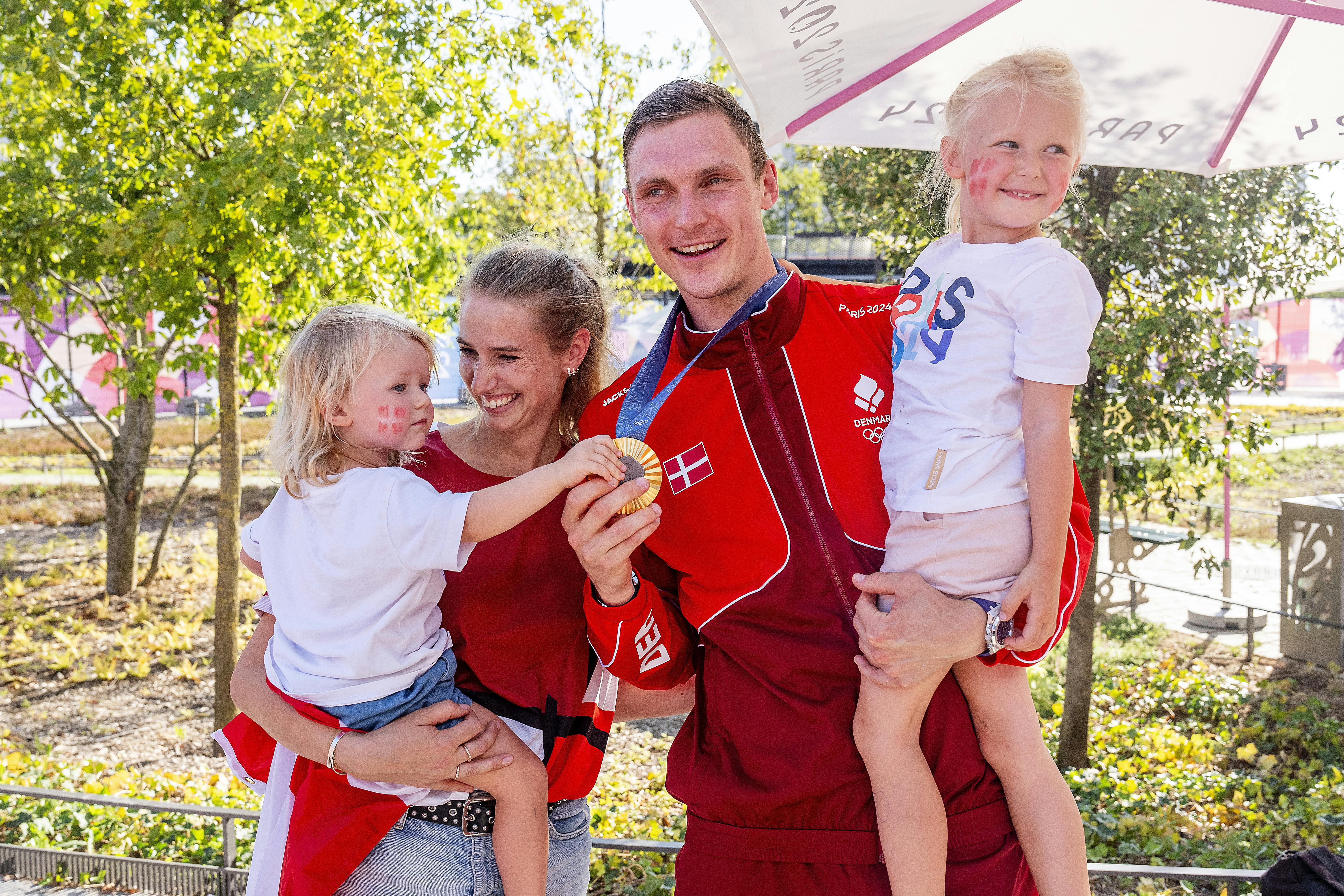 Viktor Axelsen med familien.