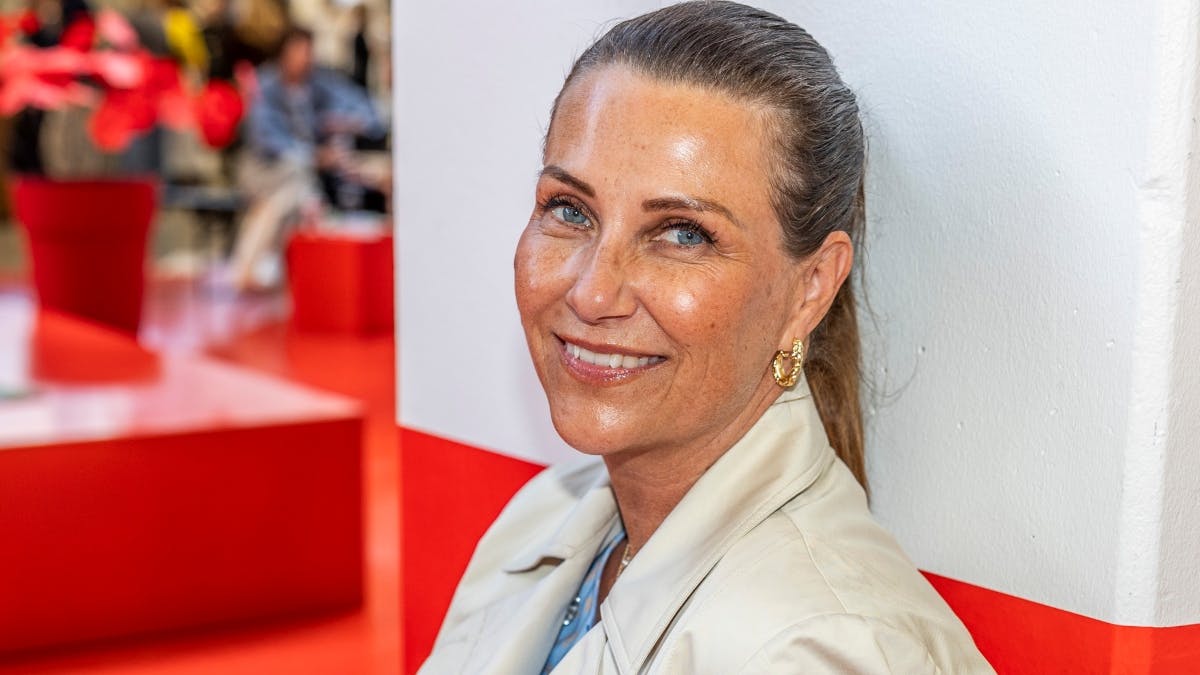 Märtha Louise med en flot glød og et stort smil på læben under årets modeuge i København.&nbsp;