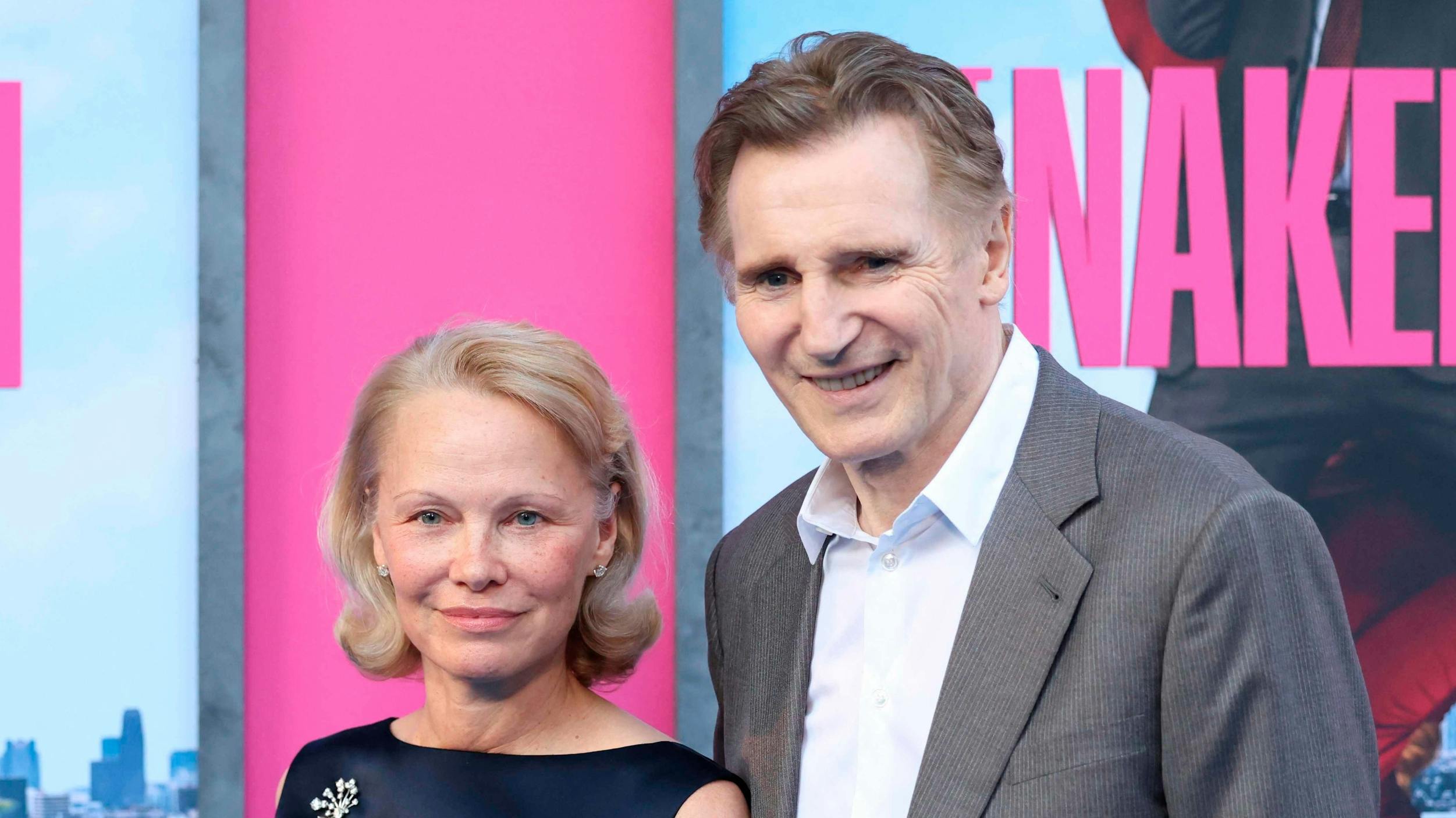 Pamela Anderson og Liam Neeson.
