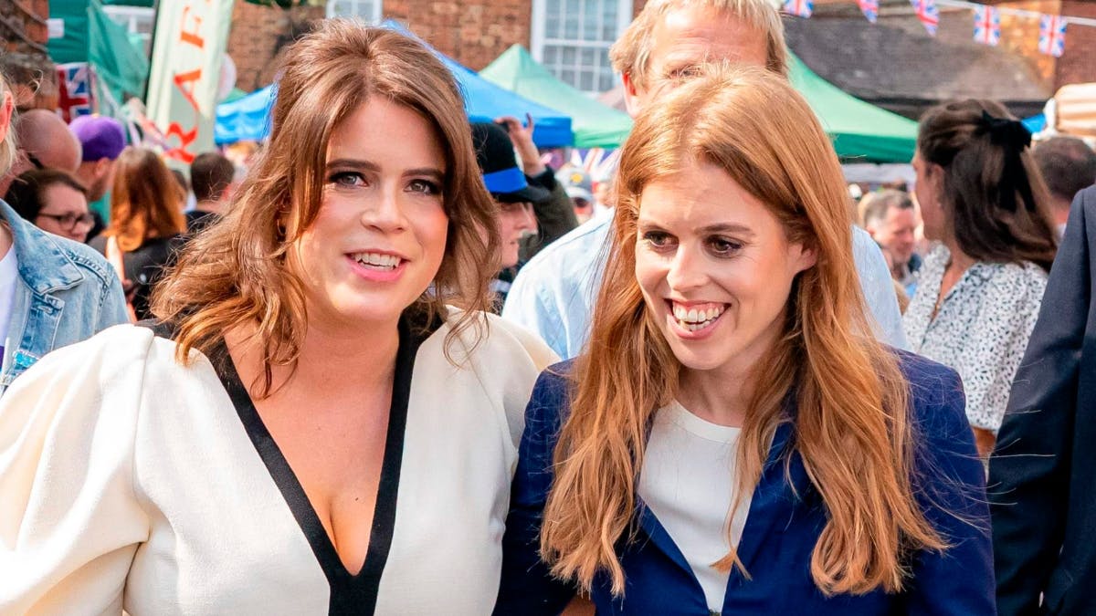 Prinsesse Beatrice og prinsesse Eugenie.