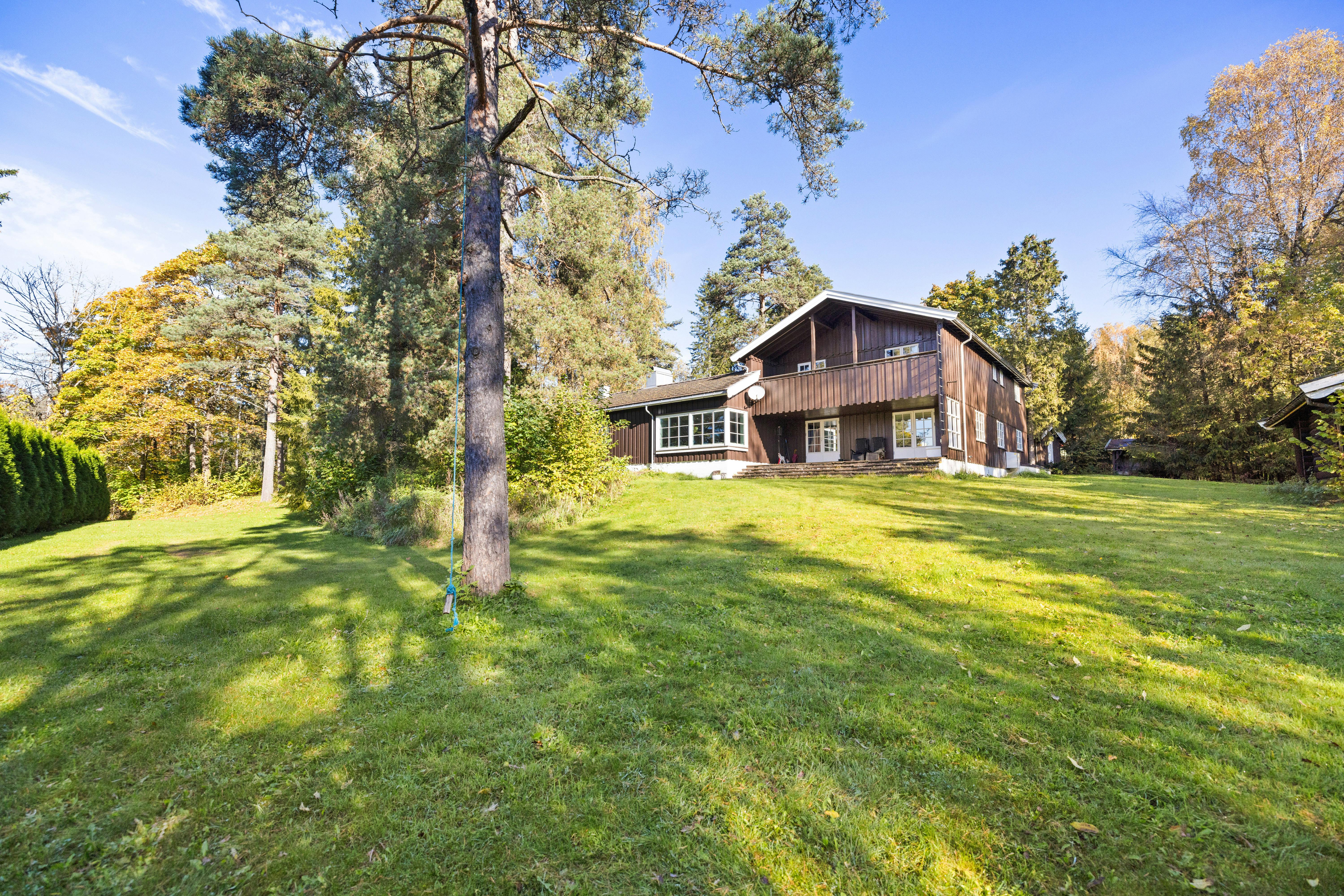 https://imgix.billedbladet.dk/2025-08-14/029_Unik-eiendom-i-et-landlig-miljo---Ideelt-for-ridning%2C-golf%2C-turgaing%2C-fiske%2C-langrenn-og-alpint---Kun-en-halvtime-fra-sentrale-deler-av-Oslo.jpg
