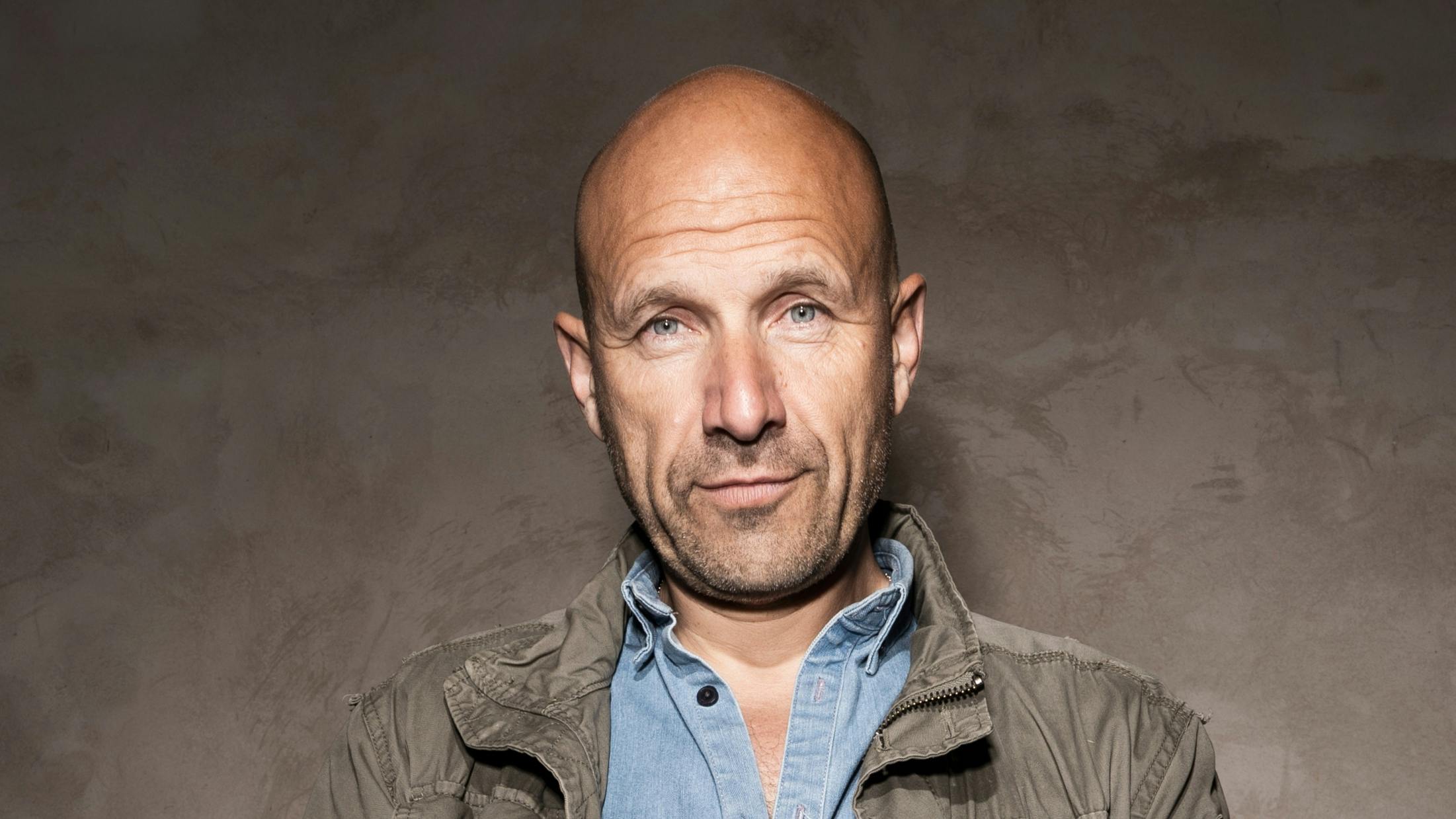 Adam Holm.
