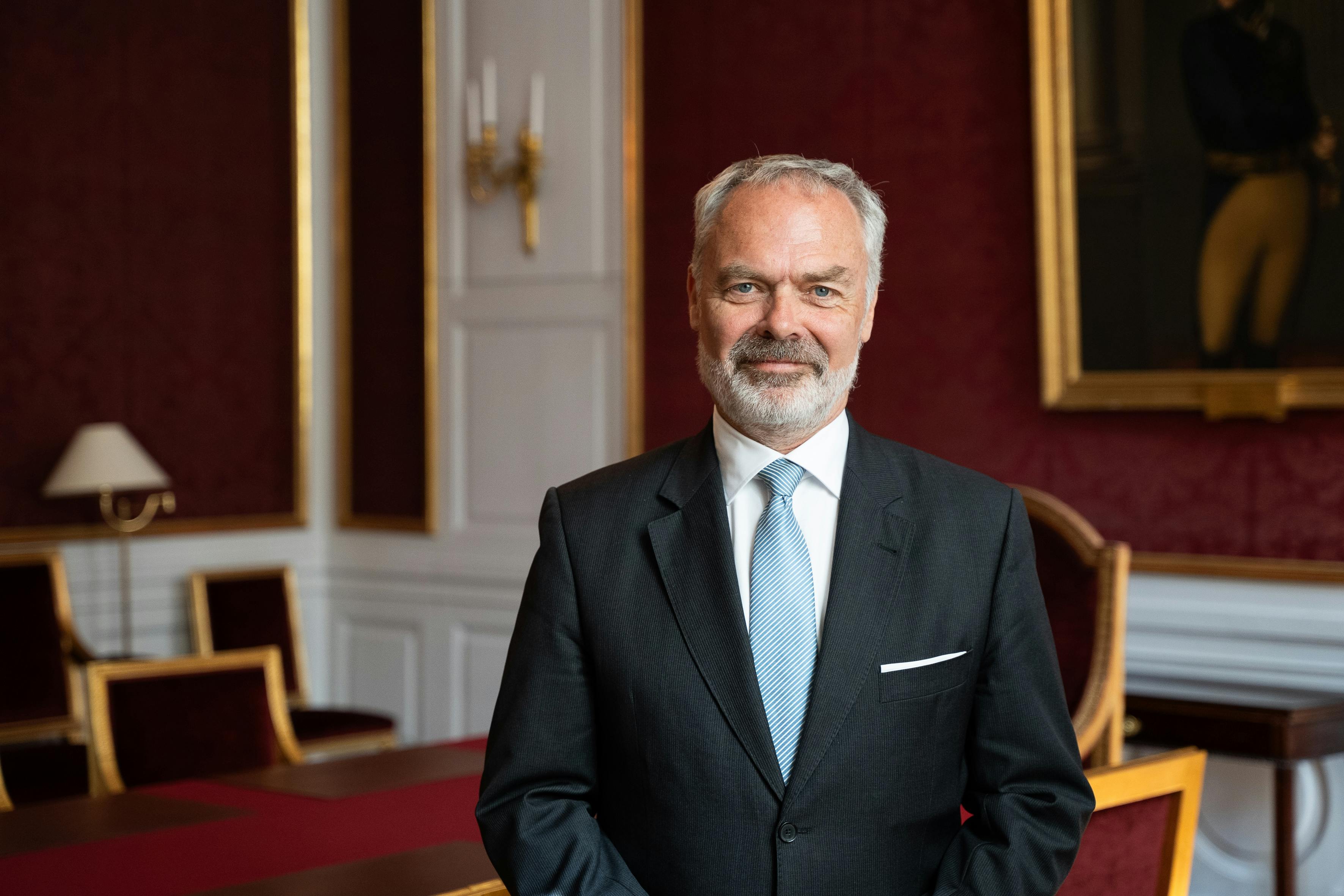 H.M. Konungen har utnämnt ambassadör Jan Björklund till ny riksmarskalk och chef för Kungl. Hovstaterna från den 1 januari 2026. Han blir den 48:e riksmarskalken i ordningen och efterträder Fredrik Wersäll.
