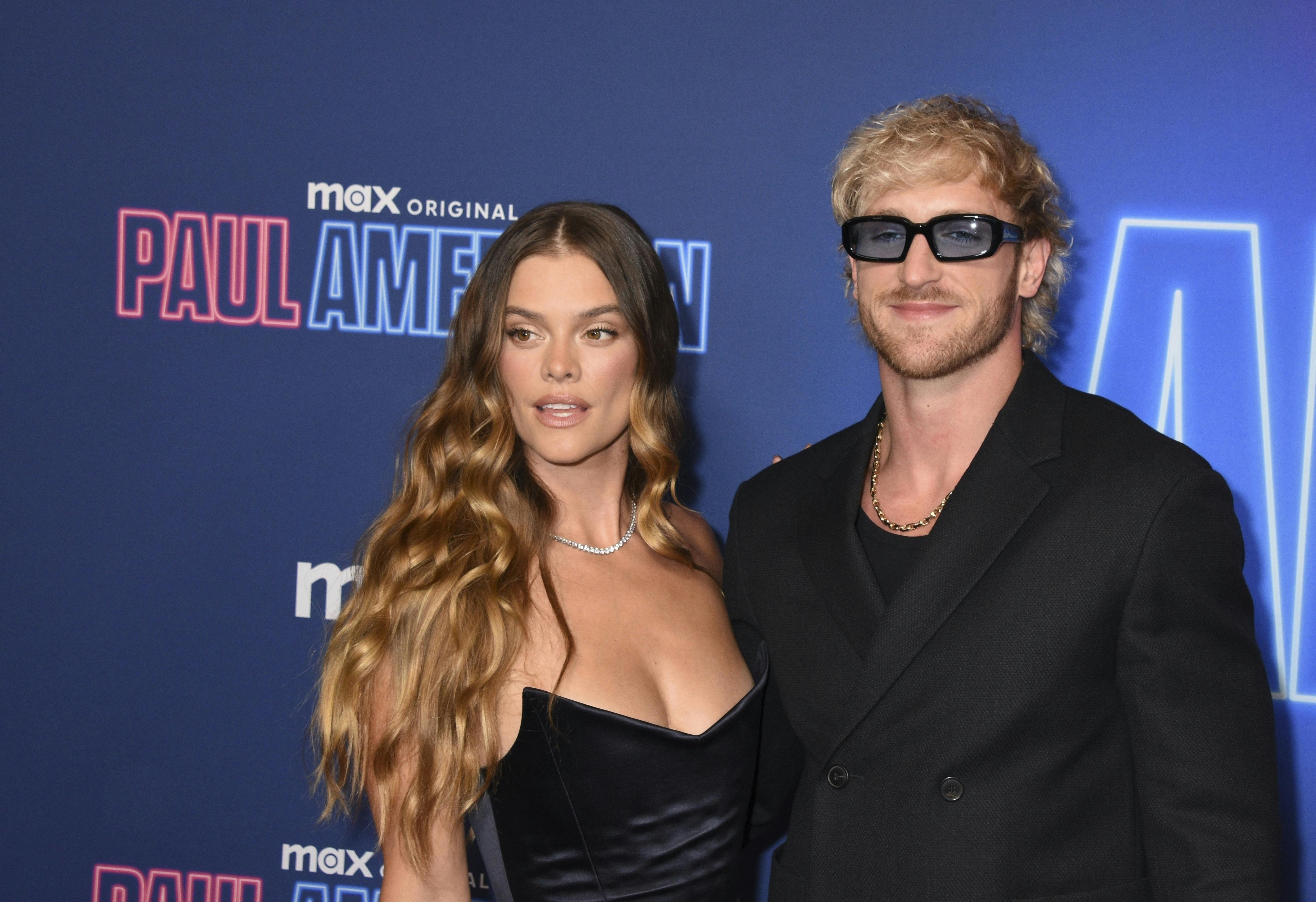 Nina Agdal og Logan Paul.