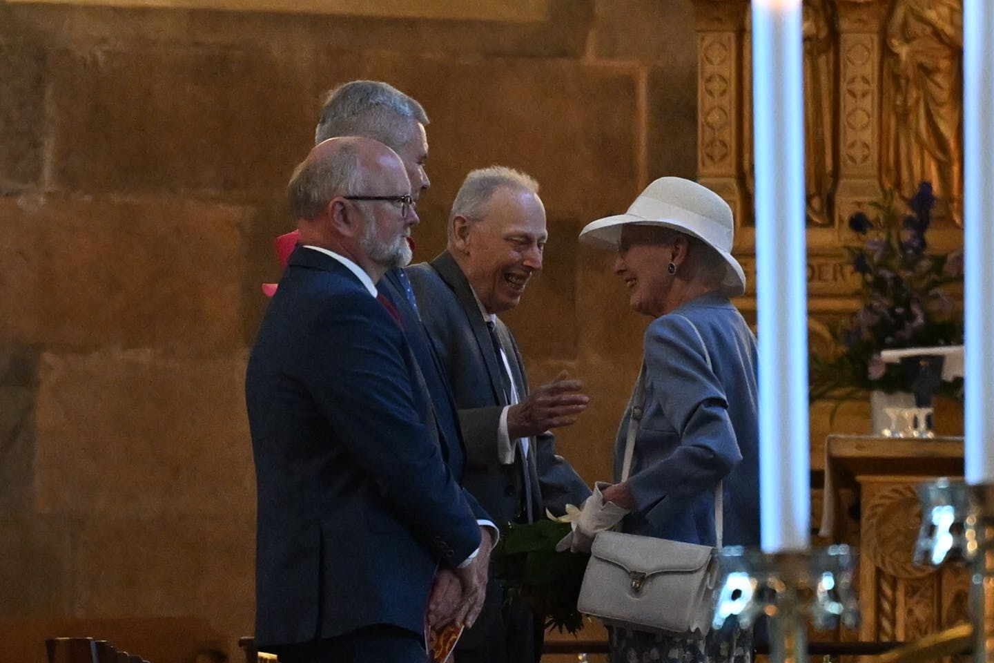 Gensynsglæden var ikke til at tage fejl af, da dronning Margrethe og grev Ingolf hilste på hinanden.