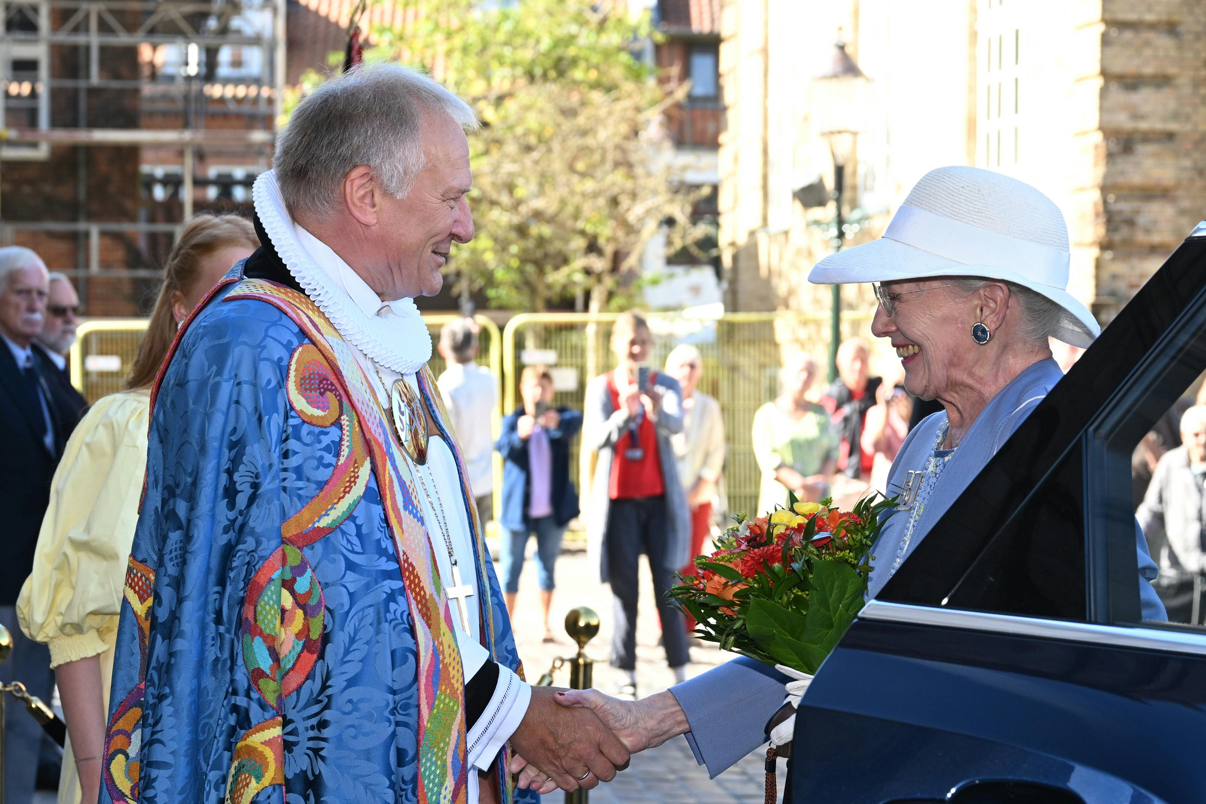 Dronning Margrethe smilede stort, da hun ankom til Viborg Domkirke.