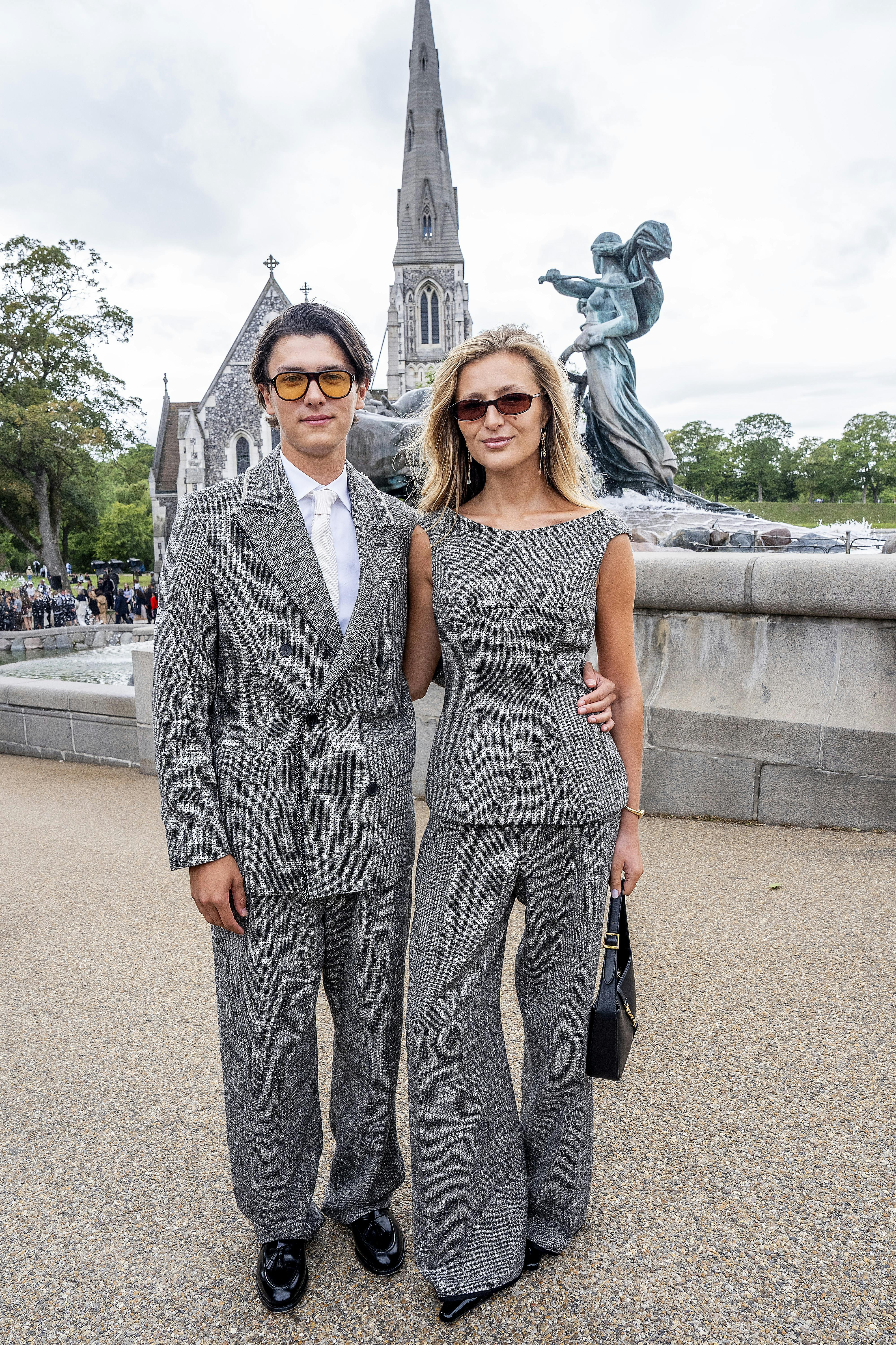 Nikolai og Benedikte - Modeuge i København. Showet er hos MKDT Studio - Gefion Fountain - Churchillparken