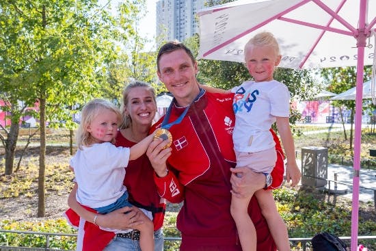 Natalia og Viktor med Aya og Vega