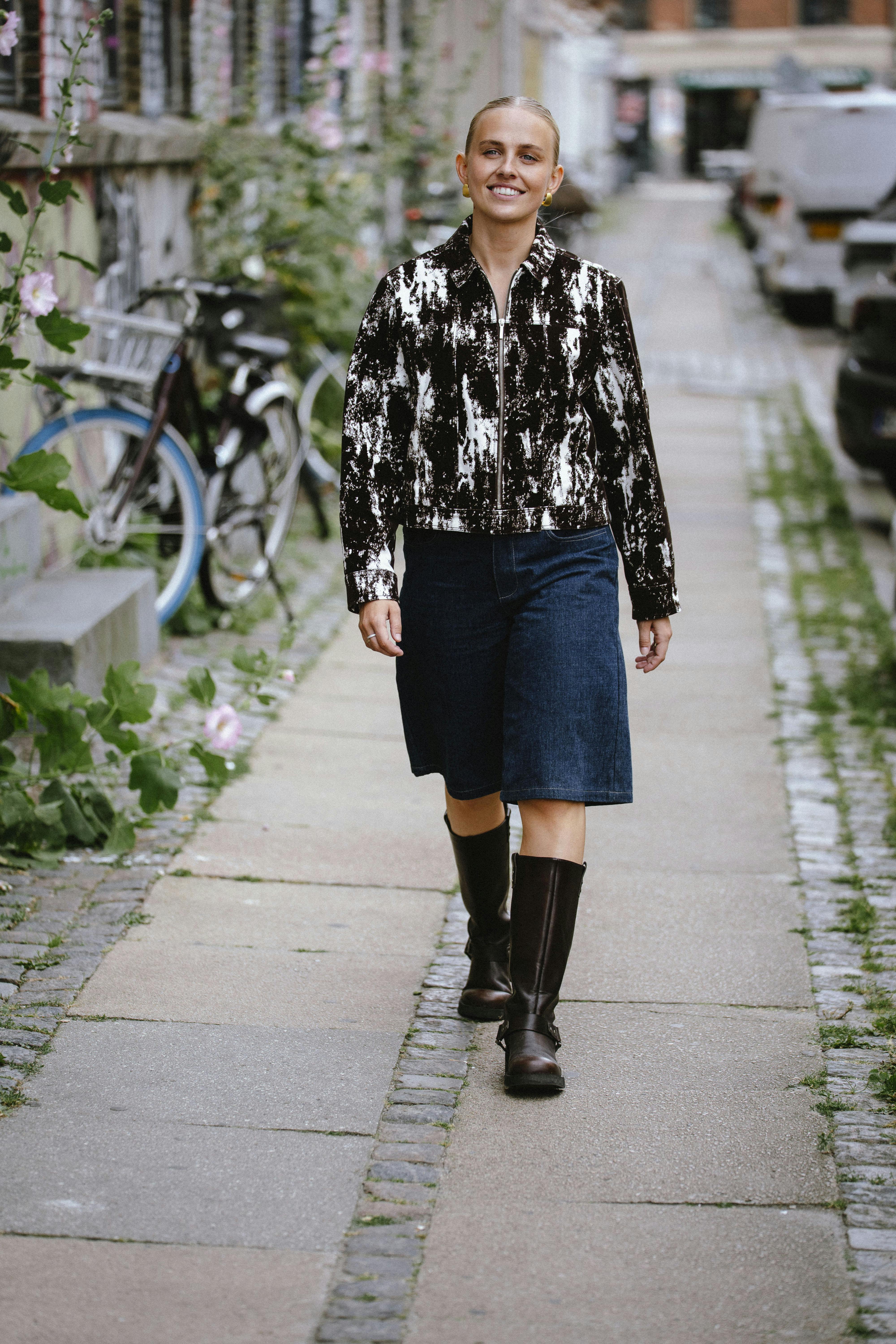 MÅ IKKE BRUGES AF SE OG HØROpgave: Interview med Sofie Martinusen, der er ny vært på ”Landmand søger kærlighed”. Tid og sted: Klokken 11-12. På cafe Arrebo på Midgårdsgade 1. Fotos: portrætter og helfigur Video: ja Strax: Nej Journalist: Laura Hansen, 61765109