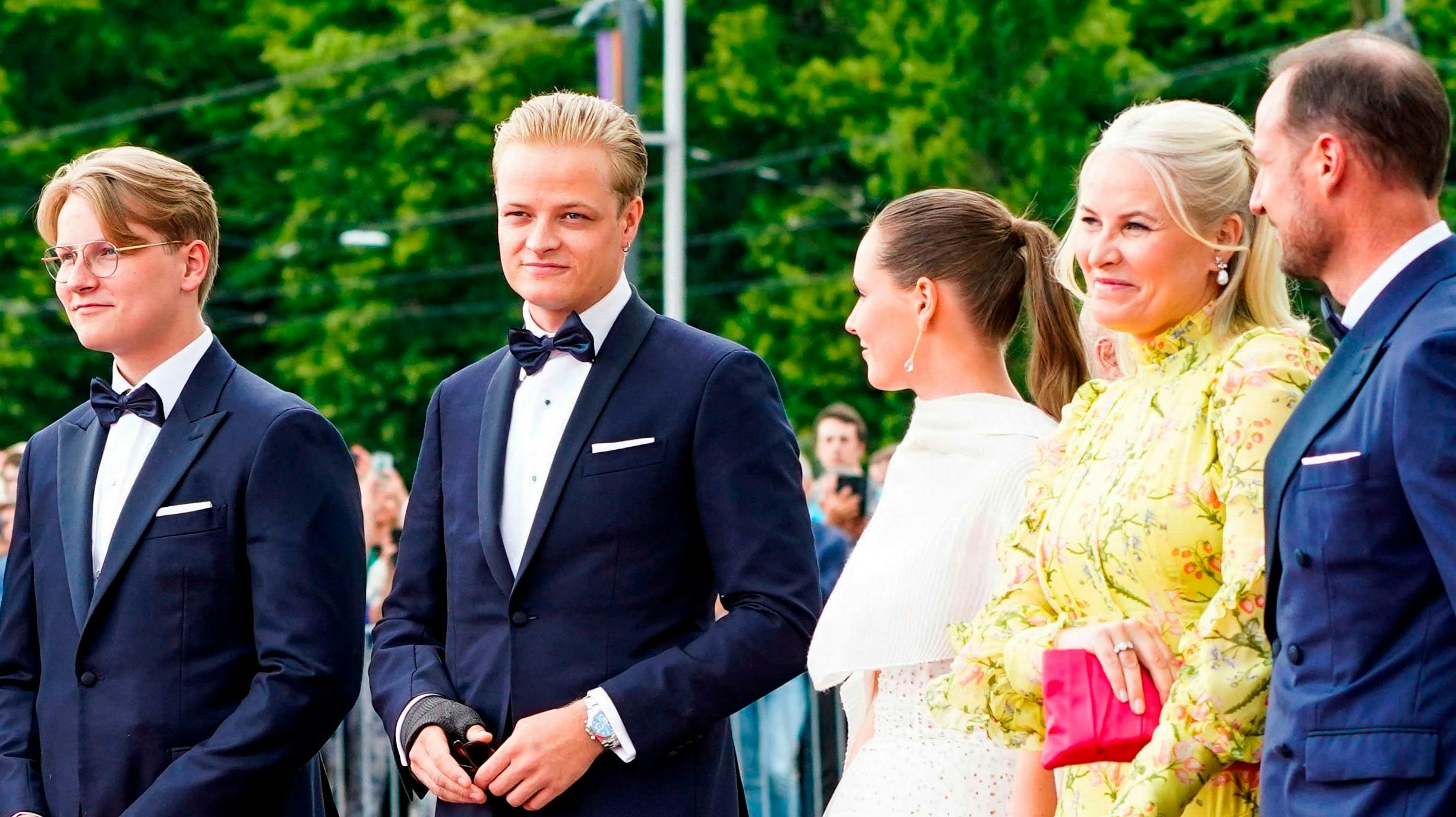 Prins Sverre Magnus, Marius Borg Høiby, prinsesse Ingrid Alexandra, kronprinsesse Mette-Marit og kronprins Haakon. 