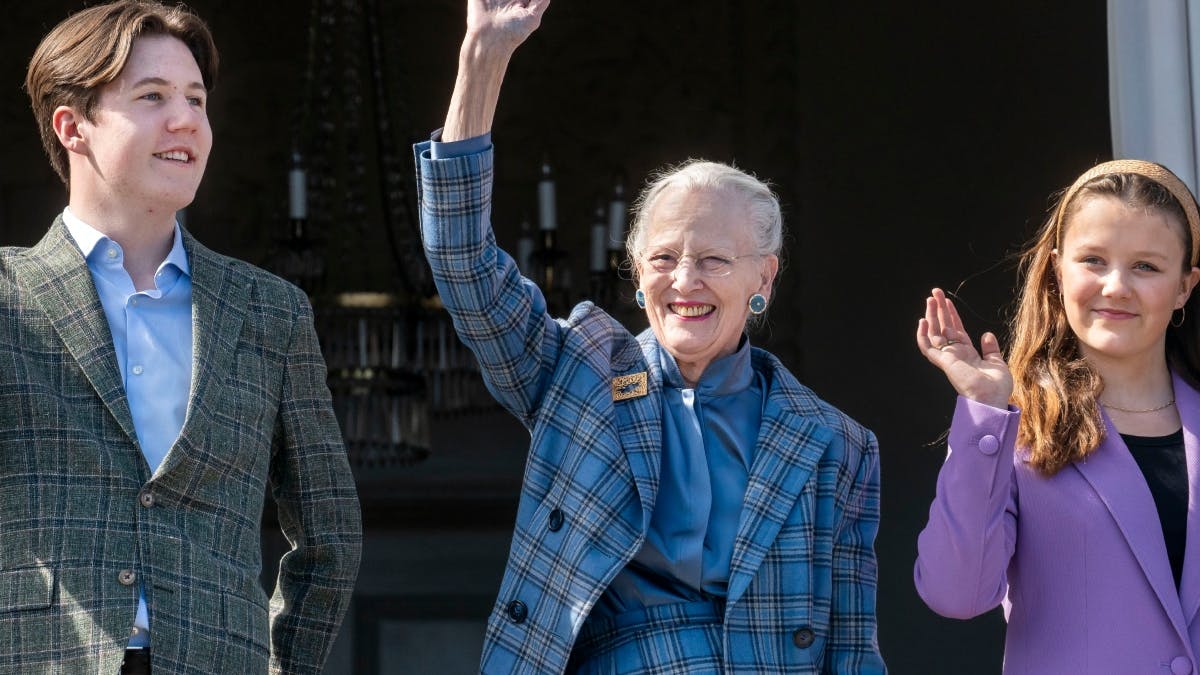 Kronprins Christian, dronning Margrethe og prinsesse Isabella i forbindelse med dronning Margrethes 82-års fødselsdag i 2022.&nbsp;