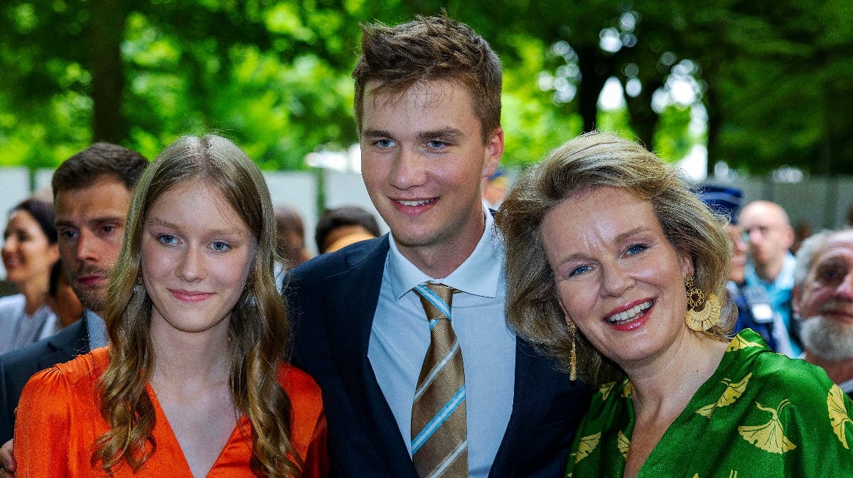 Prins Gabriel med sin mor, dronning Mathilde, og sin yngste søster, prinsesse Eleonore