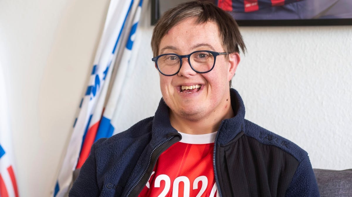 Jeff fra "Ups, vi er voksne", har fået en ny kæreste. 