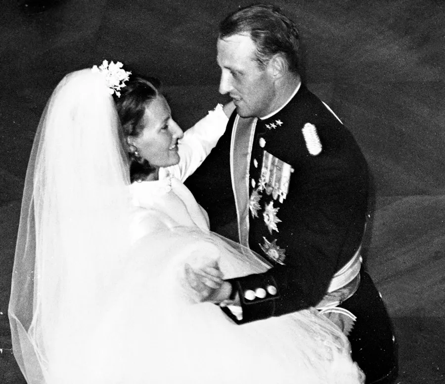 Kong Harald Og Dronning Sonja Holdt K rligheden Skjult I Ni r Endte kong-harald-og-dronning-sonja-holdt-k-rligheden-skjult-i-ni-r-endte